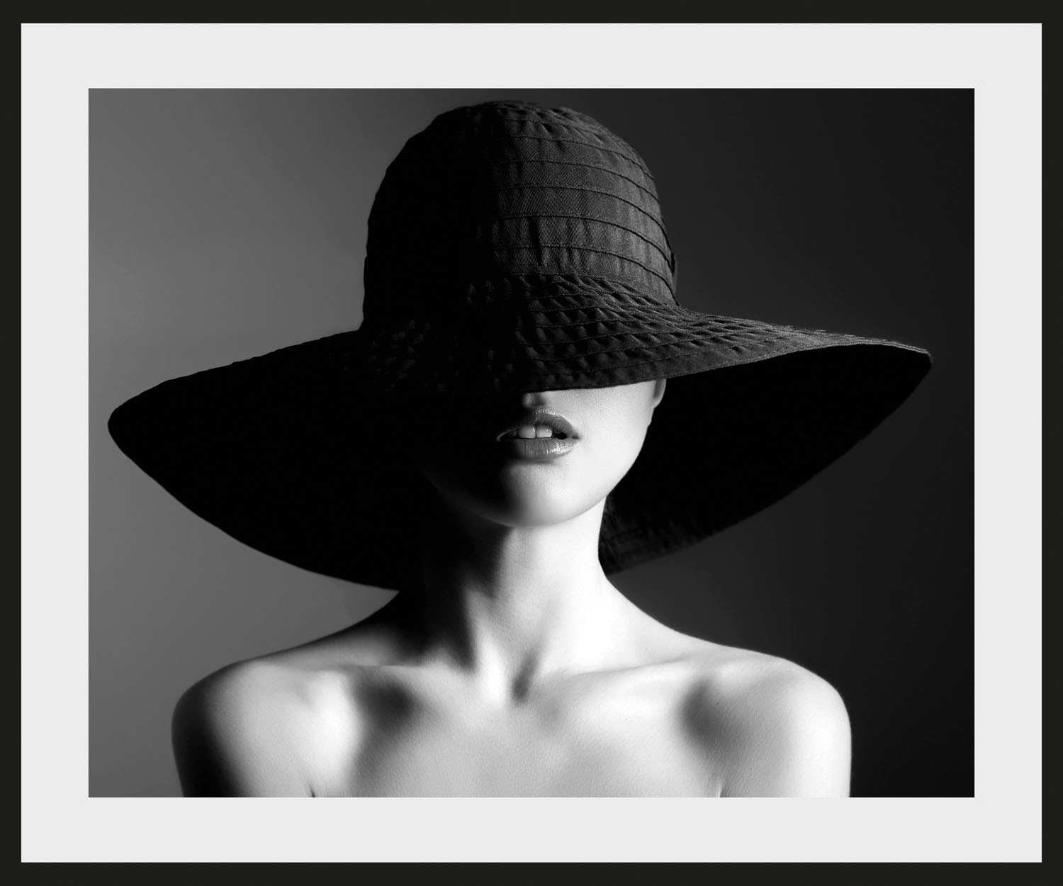 queence Bild »Lara« Bilder von Frauen | Foto | Frau | Kunst | Schwarz-Weiss 1 Stk. tlg. HD Premium Poster-Druck inkl. Holzrahmen