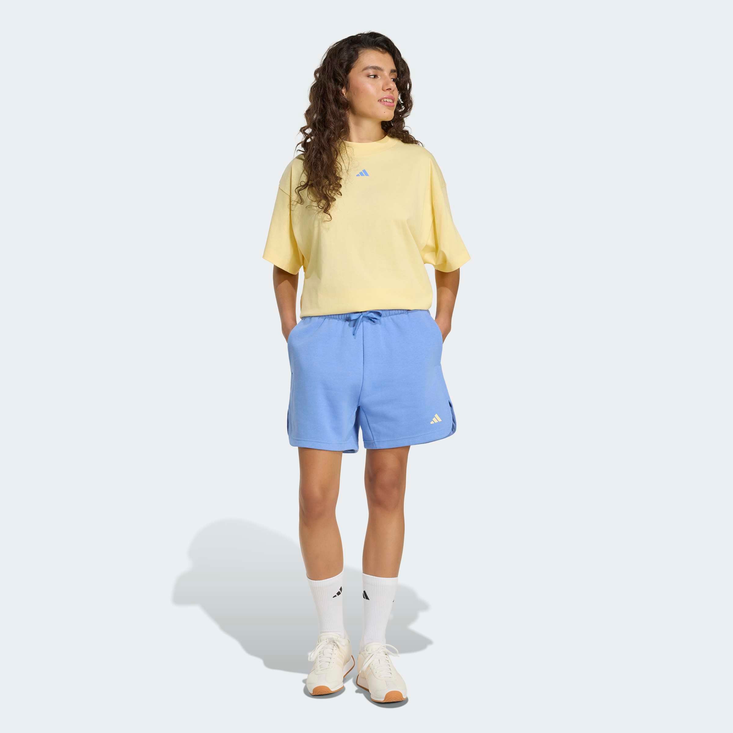 adidas Sportswear Short »3-STREIFEN STUDIO FLEECE, LOCKER GESCHNITTEN«