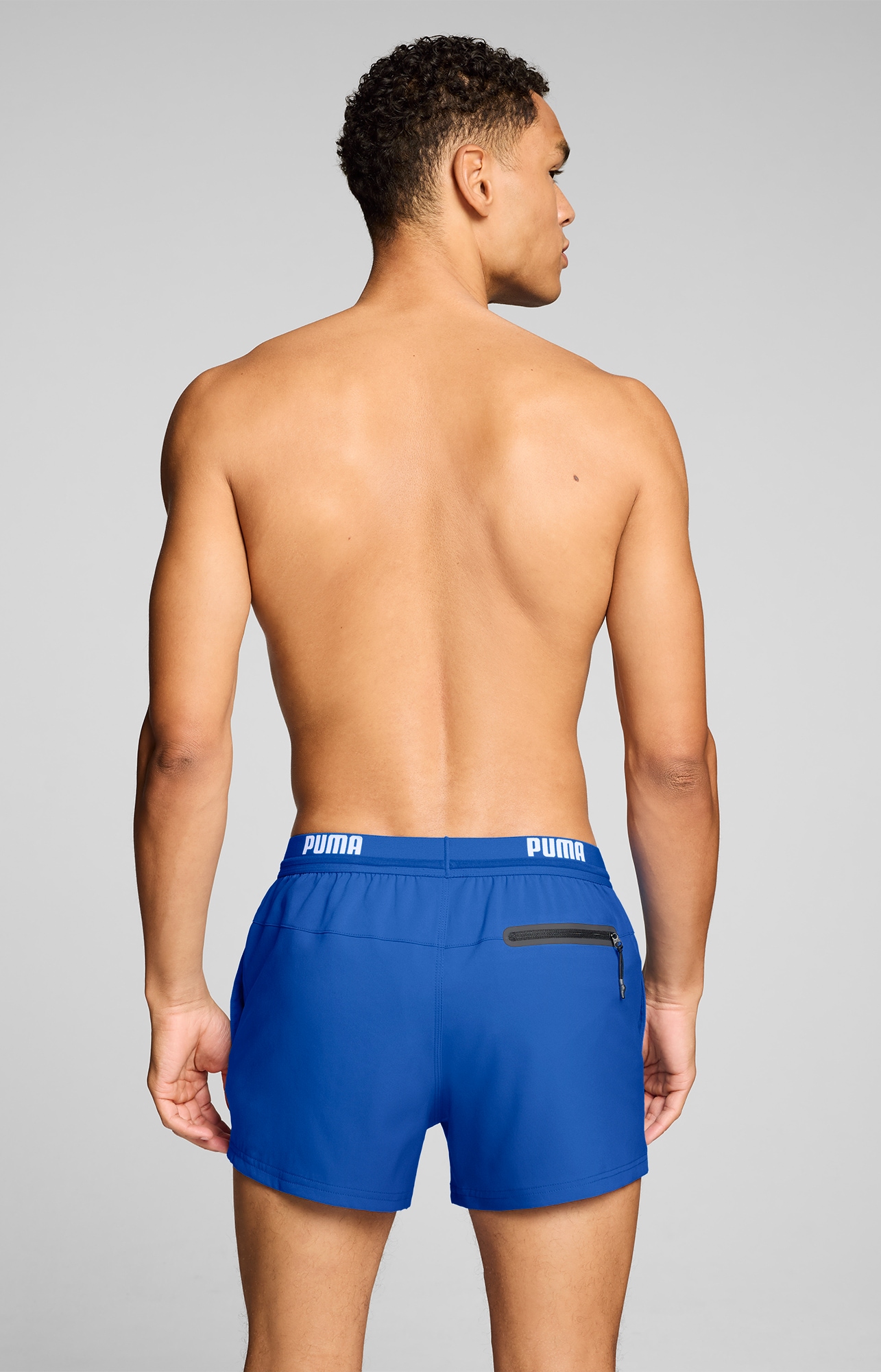 PUMA Short de bain »PUMA SWIM MEN LOGO SHORT SHORTS 1P« Poches latérales, poche arrière zippée, cordon de serrage