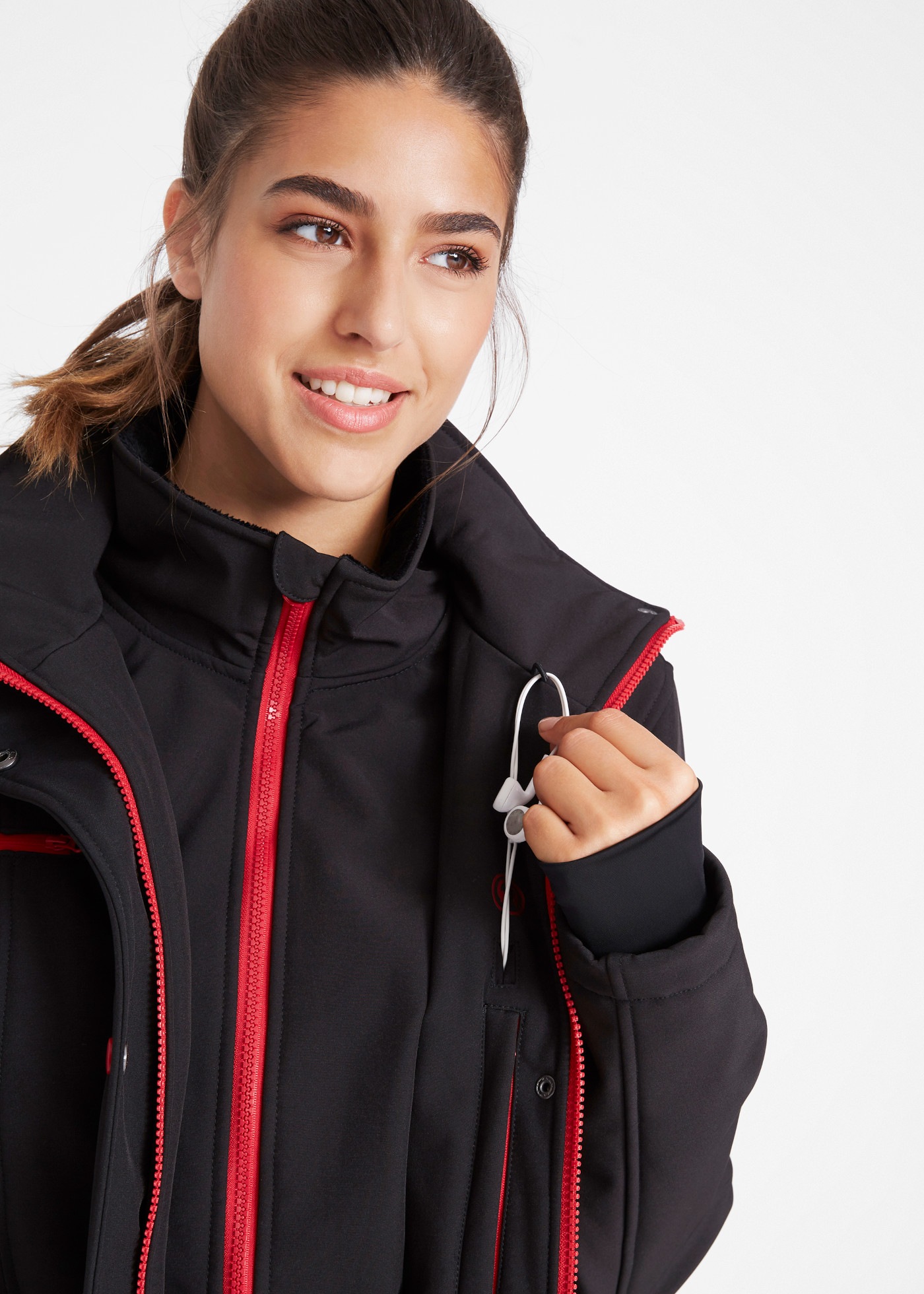 bonprix Softshelljacke atmungsaktiv, winddicht, wasserabweisend, mit hohem Stretchanteil