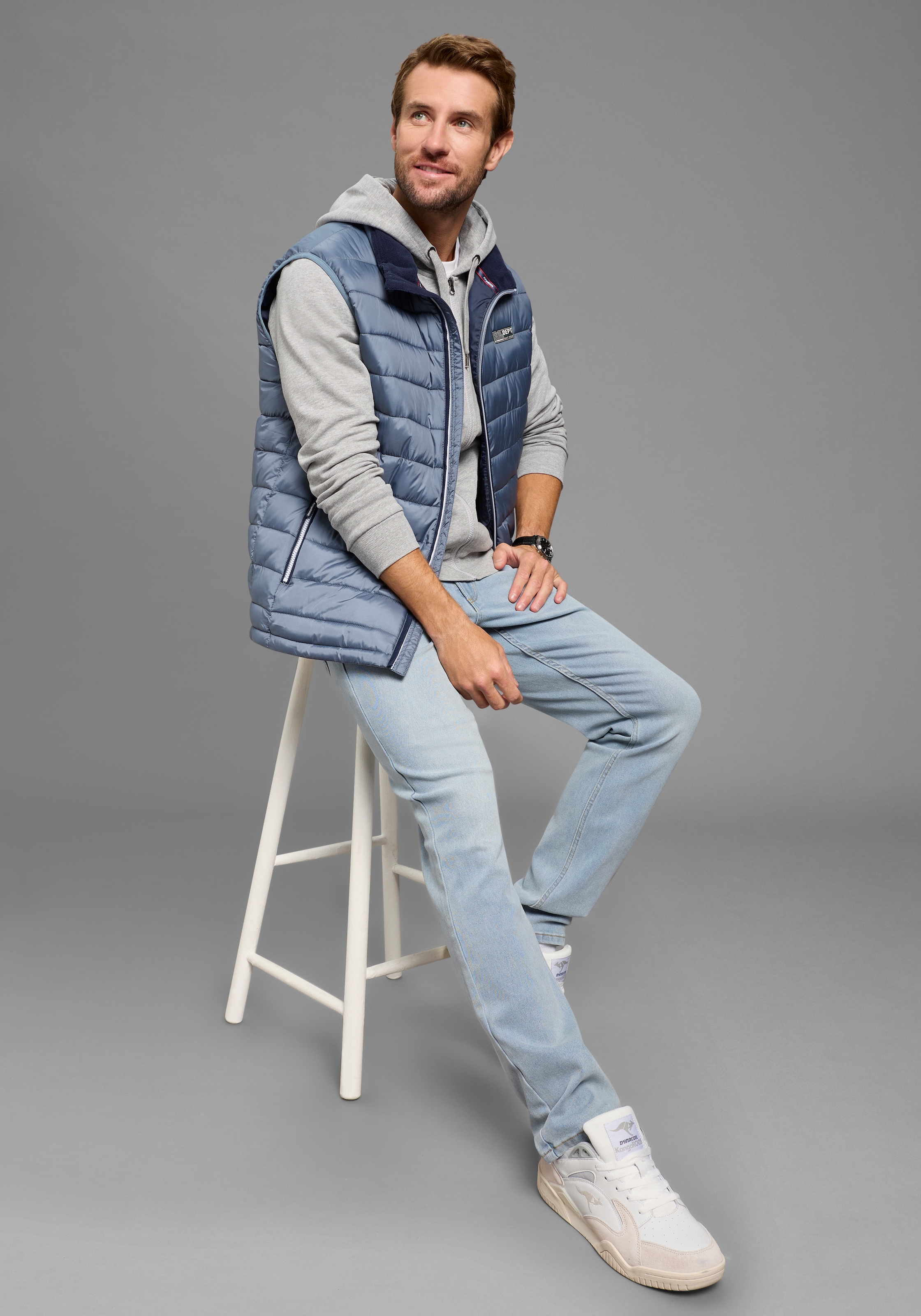 KangaROOS Gilet matelassé unifarben mit kontrastfarbenen Details, ideal für den Übergang