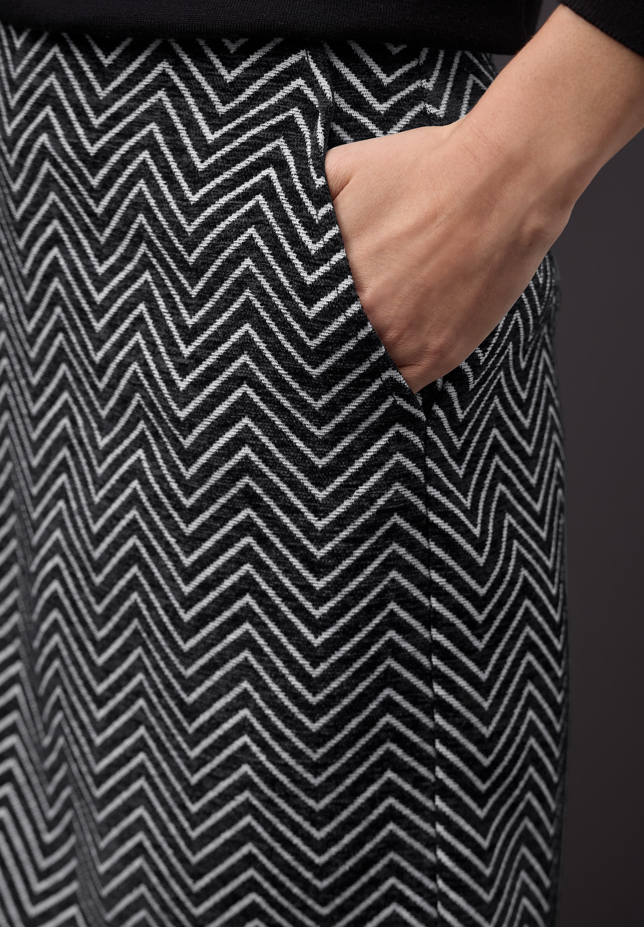 STREET ONE Minirock »Style Maja« mit Zick-Zack Muster