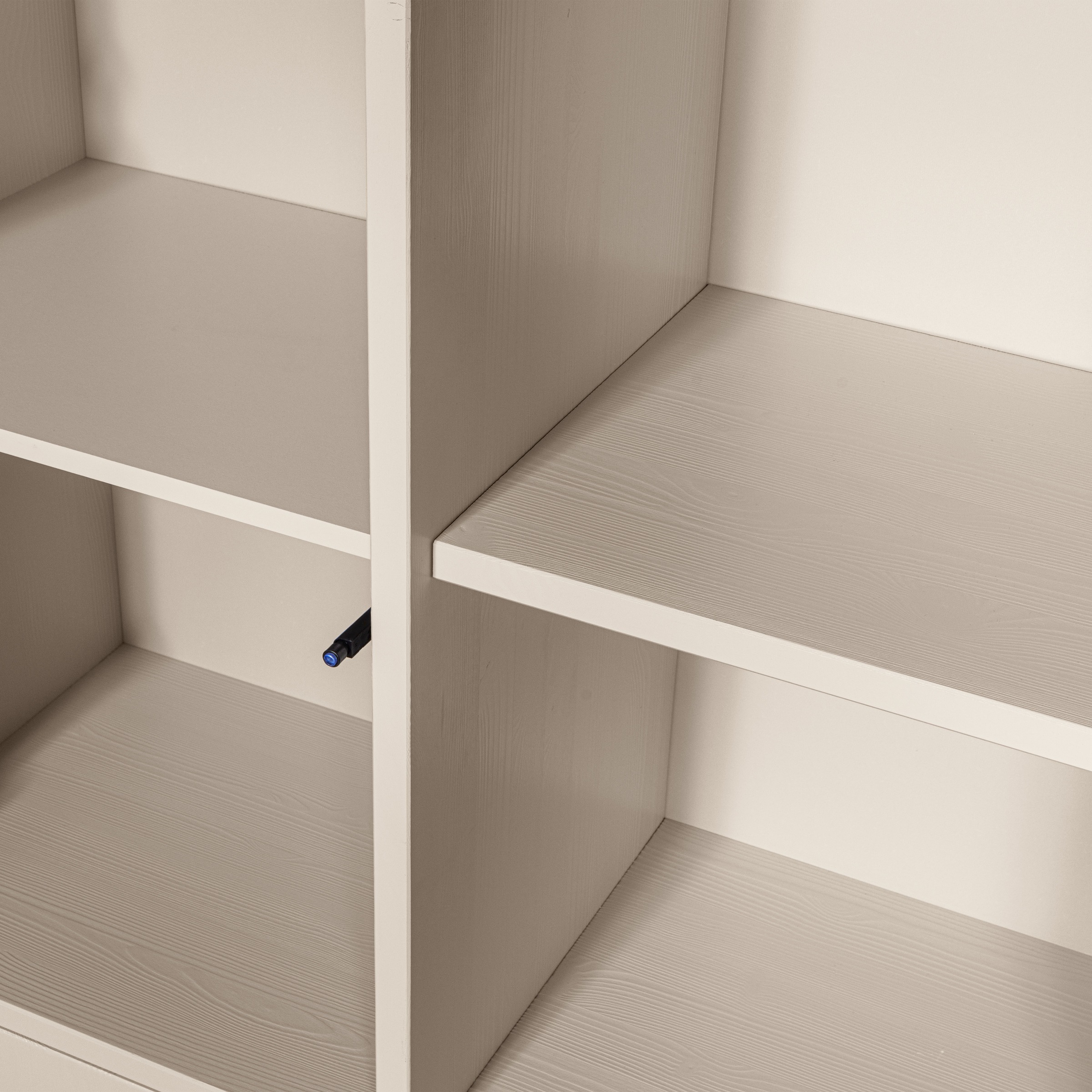 WOOOD Mehrzweckschrank »Merel FSC® Massivkiefer und Druckmechanismus B 100 x T 39,5 x H 200 cm« Tragkraft 10 kg pro Einlegeboden, einfach zu montierbar, Pfleigleicht