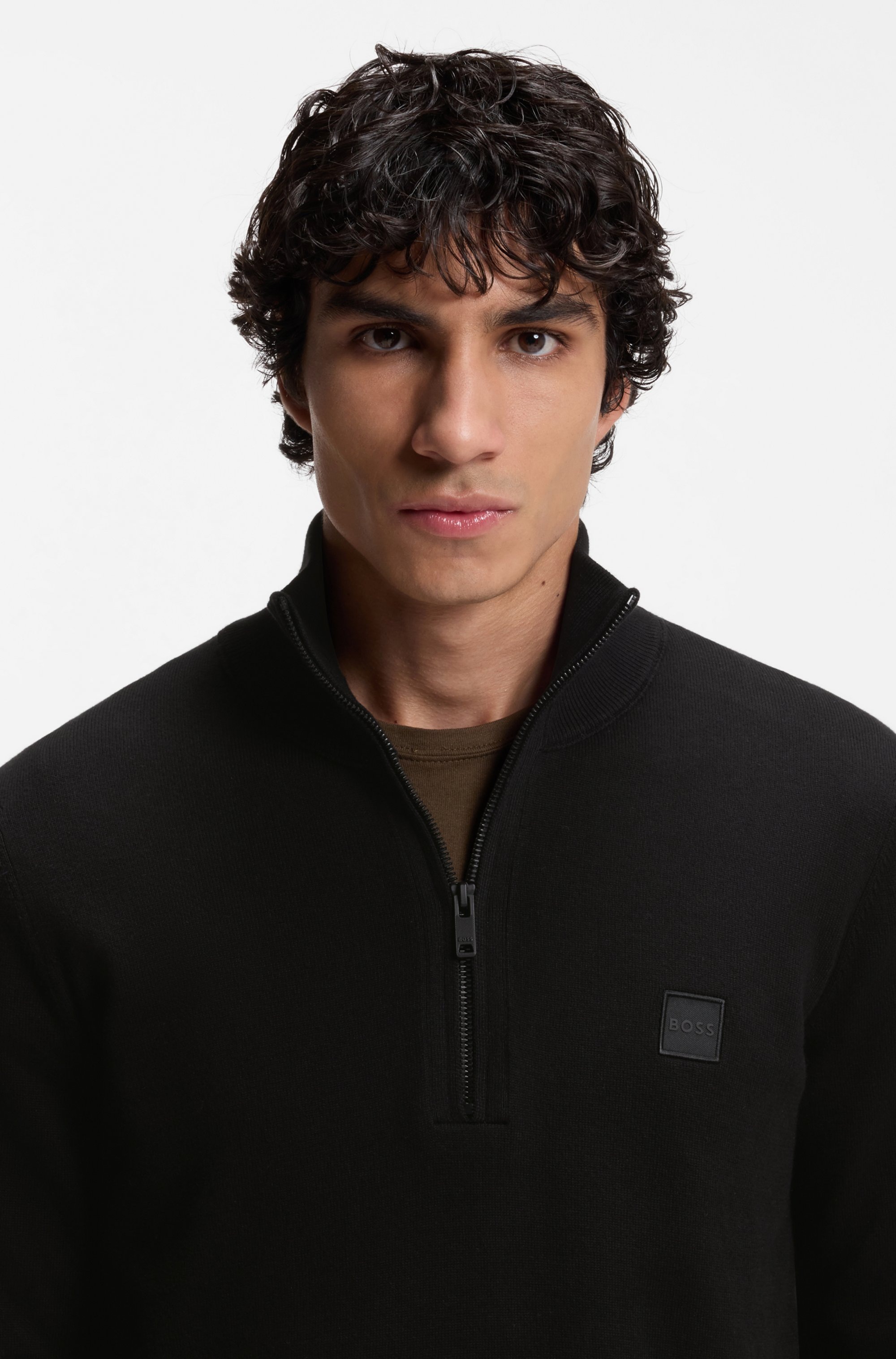 BOSS ORANGE Pull à col roulé »Kanobix Half Zip Cotton Cashmere« coupe régulière, col montant avec fermeture éclair, logo ton sur ton