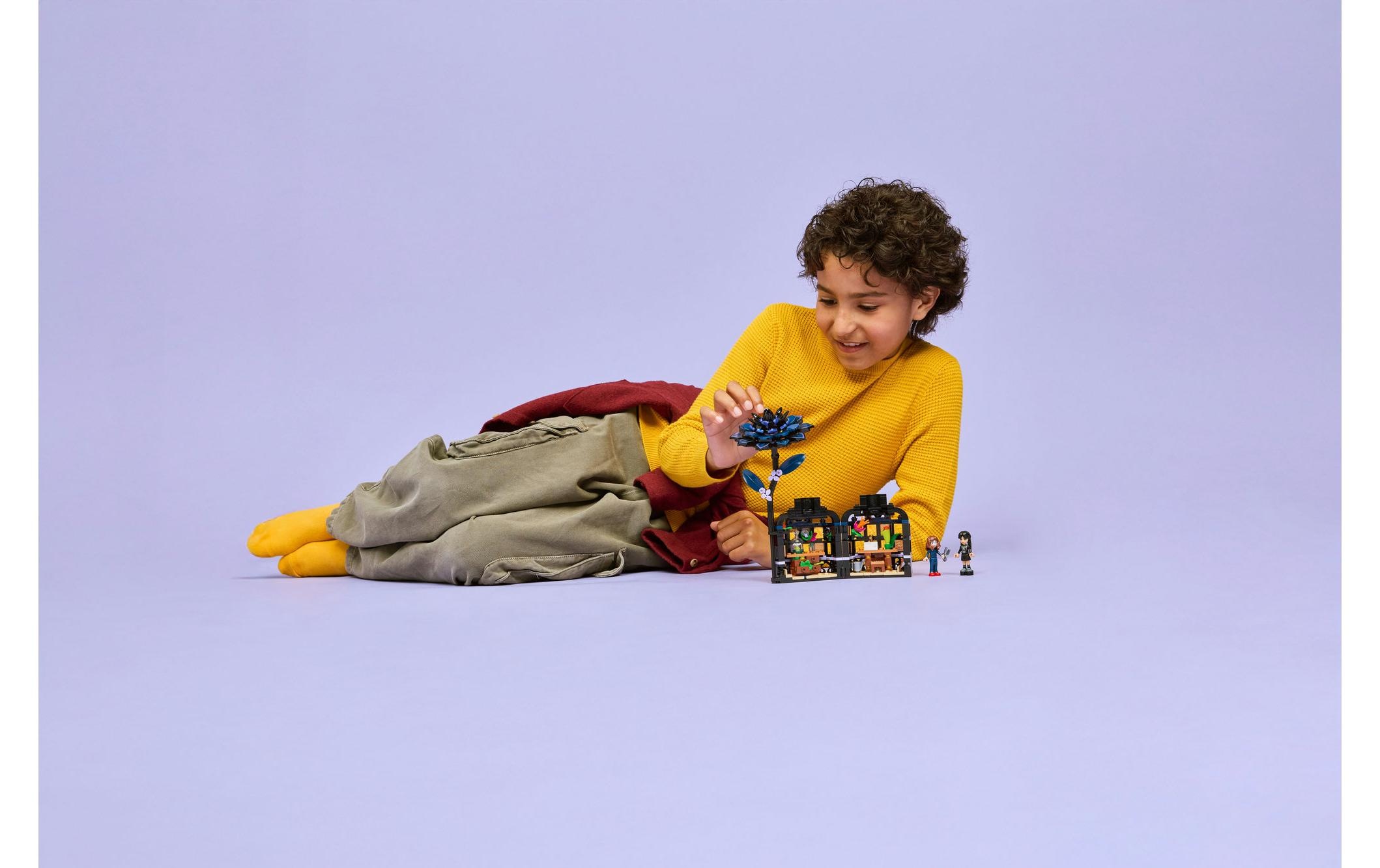 LEGO® Spielbausteine »LEGO® Wednesday Schwarze Dahlie 76784«