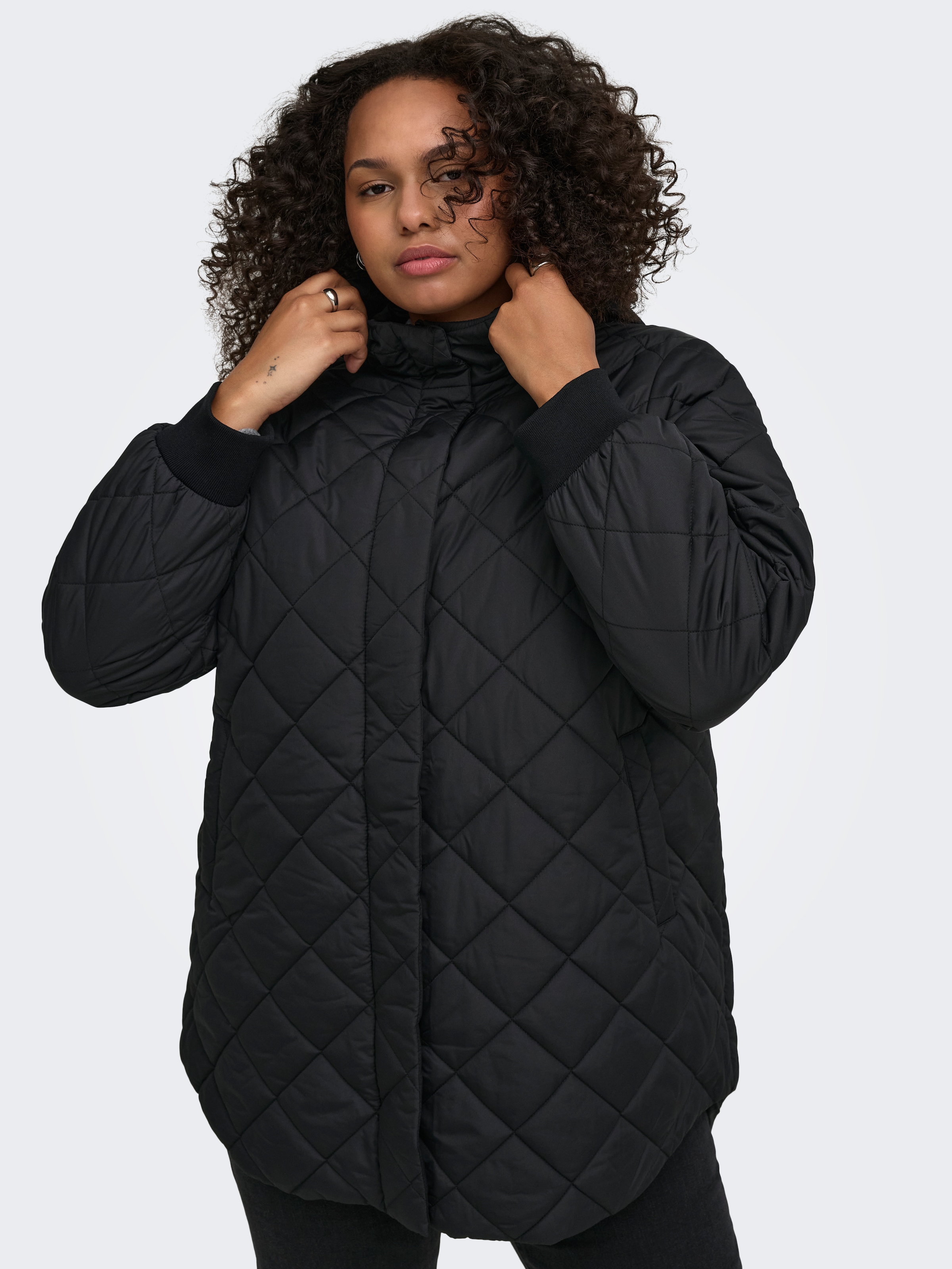ONLY CARMAKOMA Manteau matelassé »CARJULIET QUILTD HOOD ZIP COAT OTW NOOS« fibre synthétique