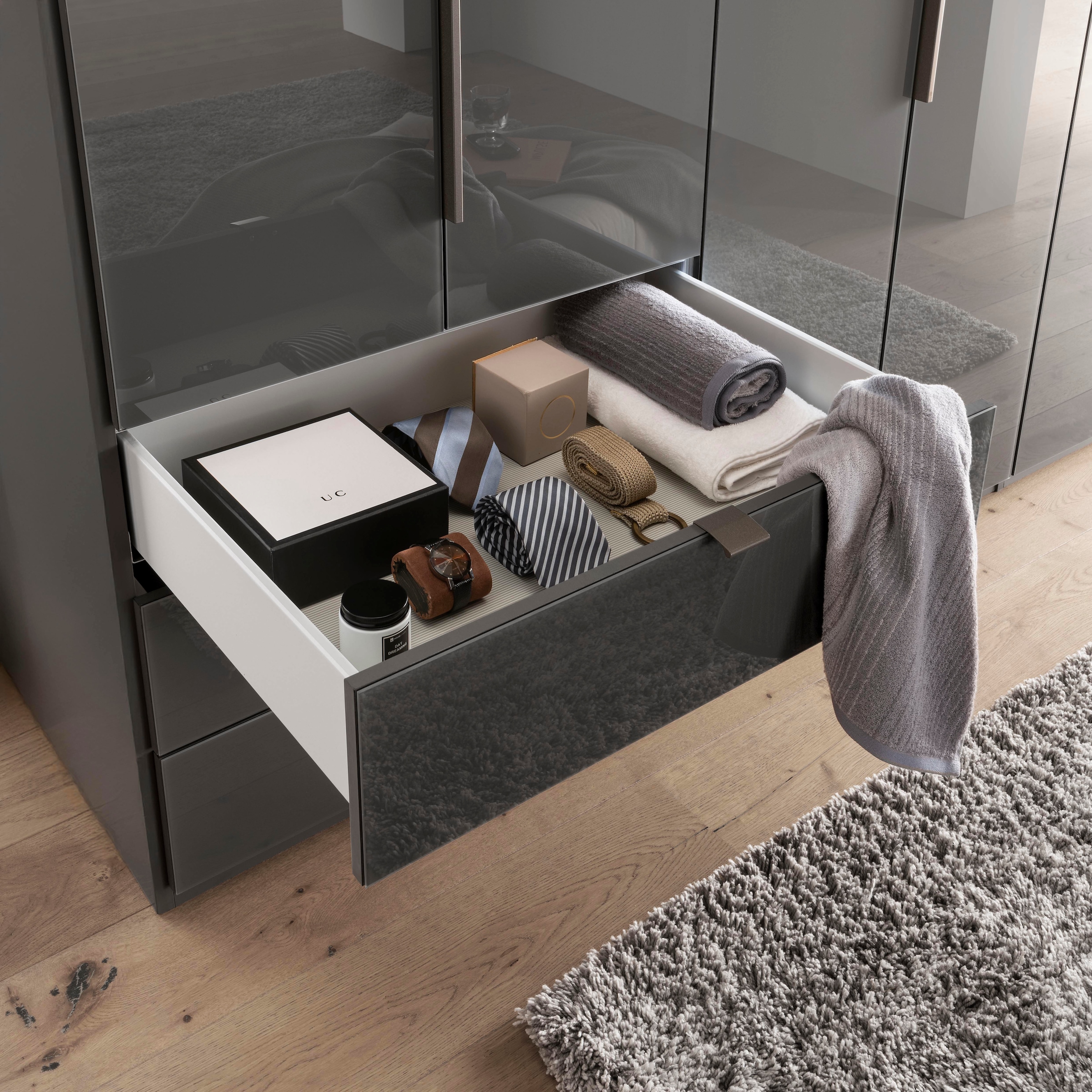 WIEMANN Falttürenschrank »Ohio, Kleiderschrank, Schrank, Garderobe, mit Schubladen, 300 cm« inklusive Einlegeböden & Kleiderstangen, 2 Höhen, MADE IN GERMANY,  inklusive Tür und Schubkastendämpfung, hochwertige Glasfront