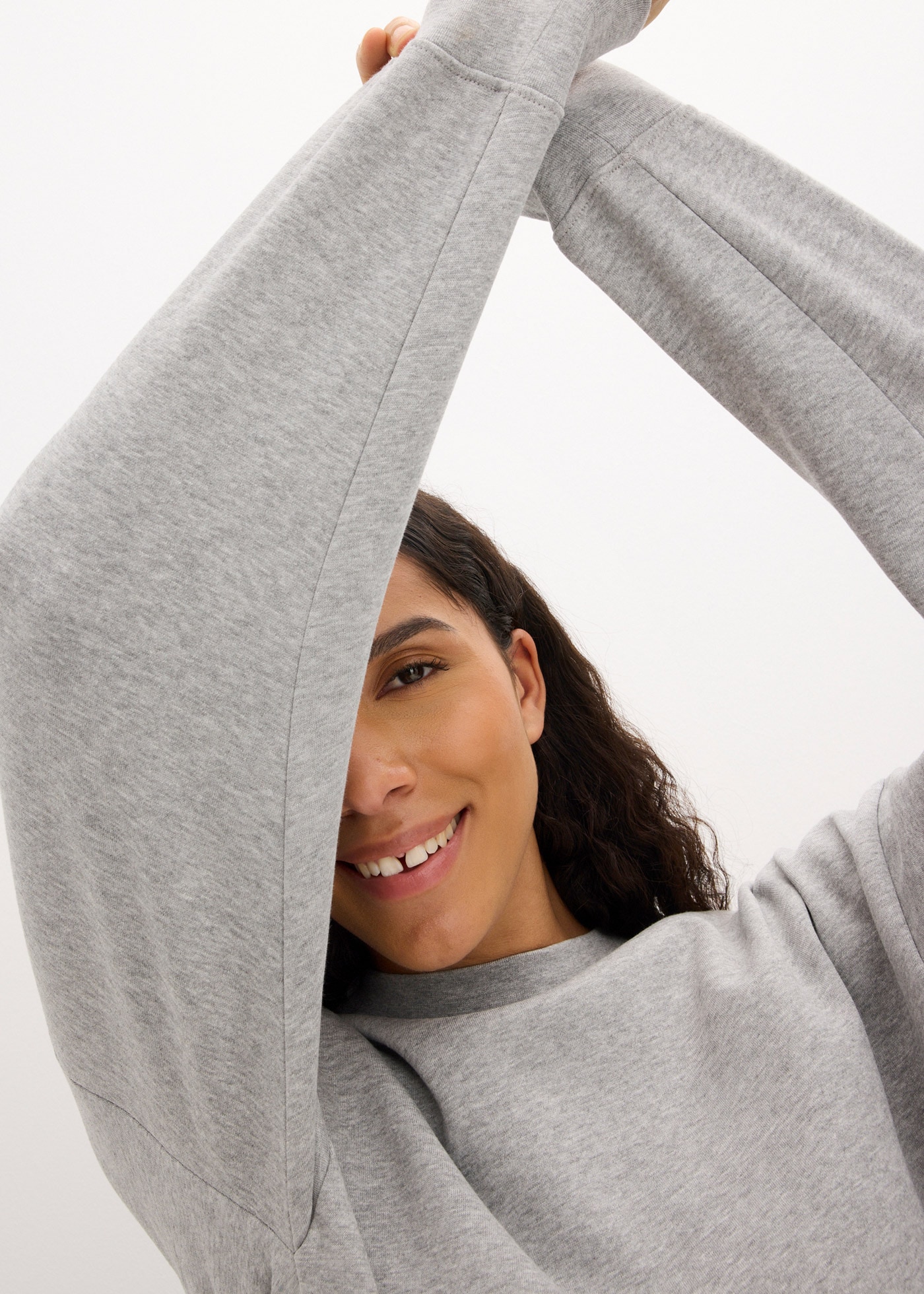 bonprix Robe en sweat »Oversized Sweatkleid« Sans poches für den Alltag, dickeres Material, Oversize-Passform