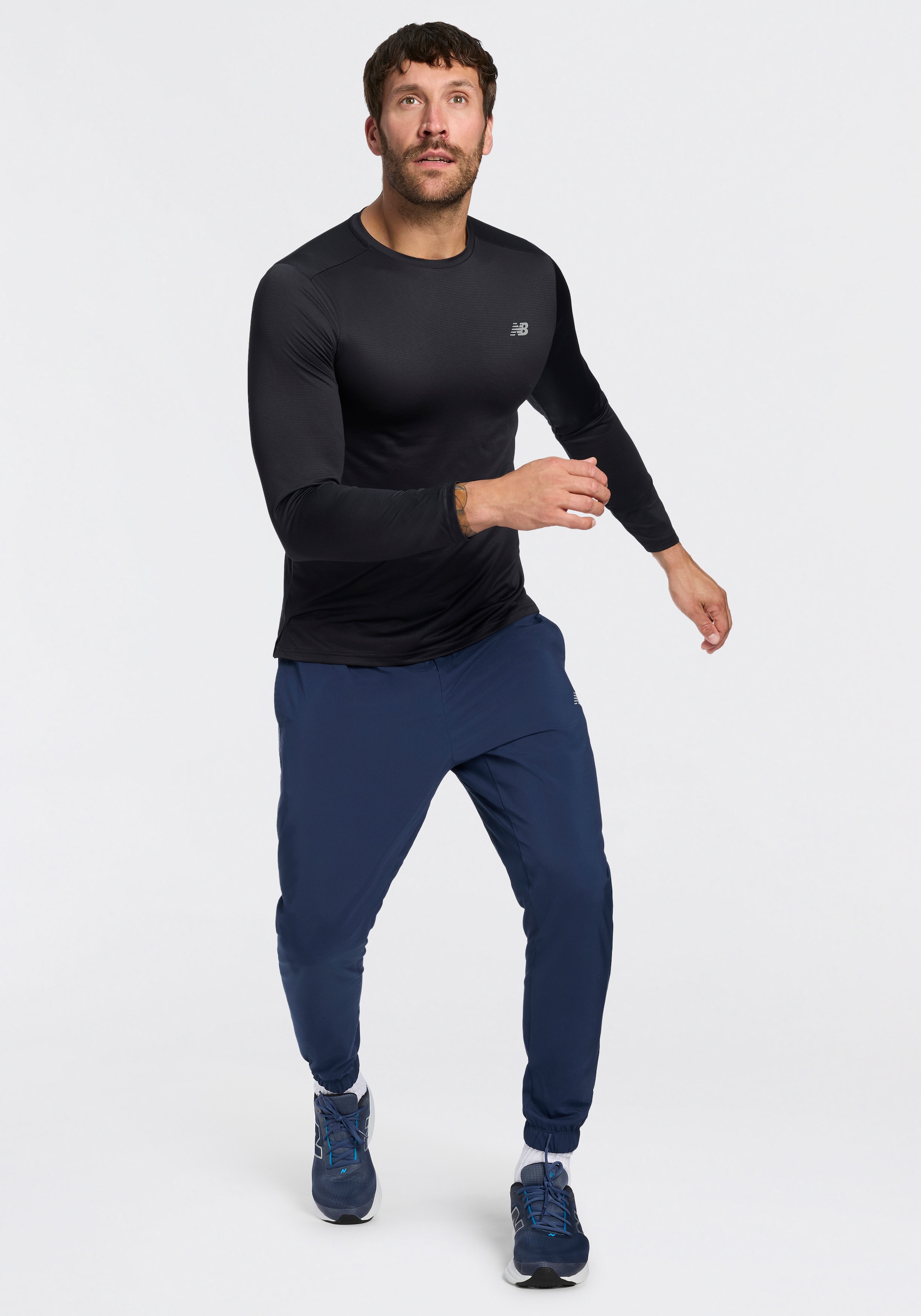 New Balance Laufshirt »Sport Essentials Long Sleeve« Langarm-Schnitt, mit Rundhalsausschnitt, unifarbenes Design