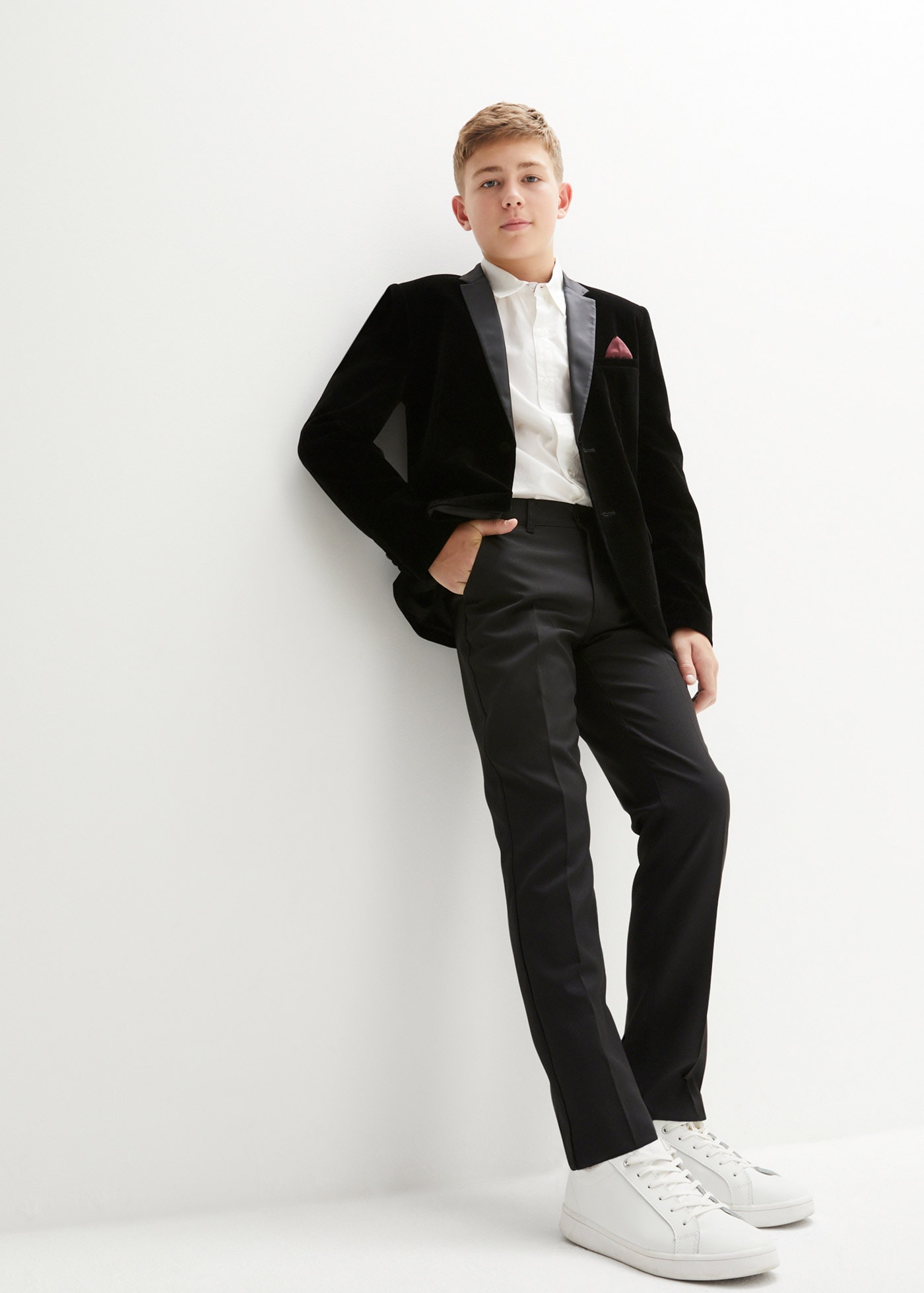 bonprix Costume Ensemble, 4 tlg. normale bestehend aus Hose mit verstellbarem Bund, Hemd, Sakko und Krawatte
