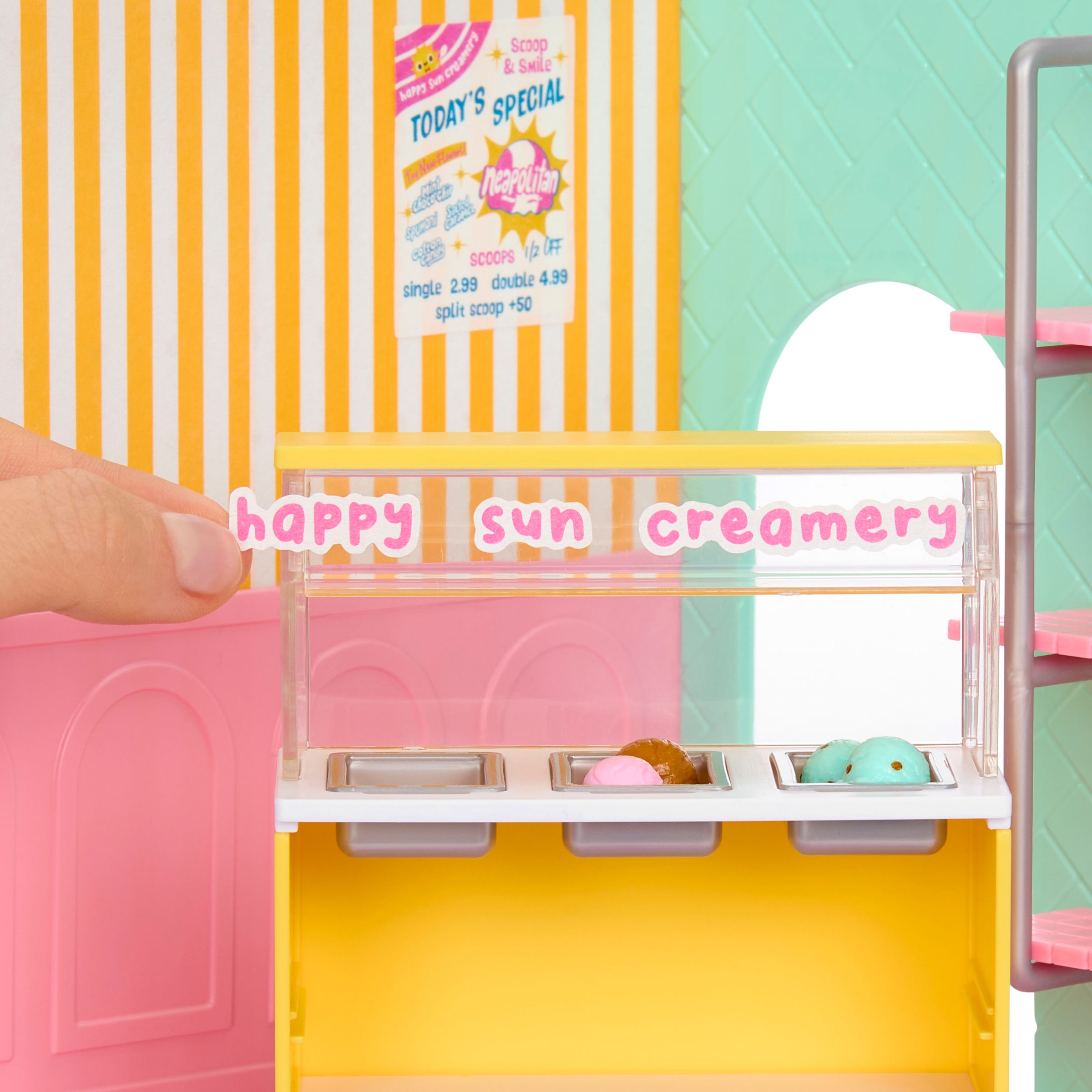 MGA ENTERTAINMENT Set créatif »MGA's Miniverse - Spaces Starter Pack- Ice Cream«