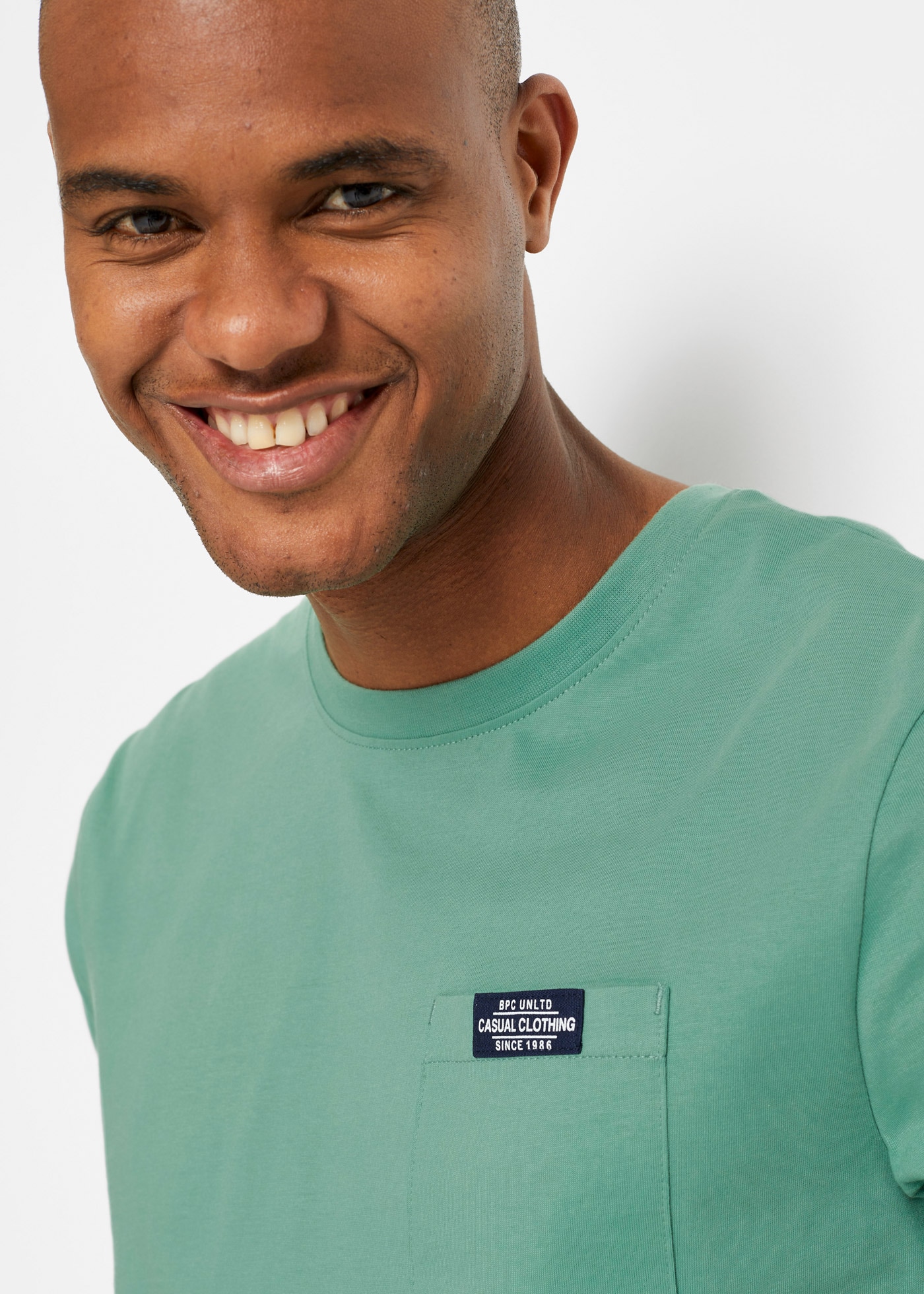 bonprix T-shirt Packung, 2 pièces Regular Fit, Rundhalsausschnitt, mit Brusttasche, aus Baumwolle