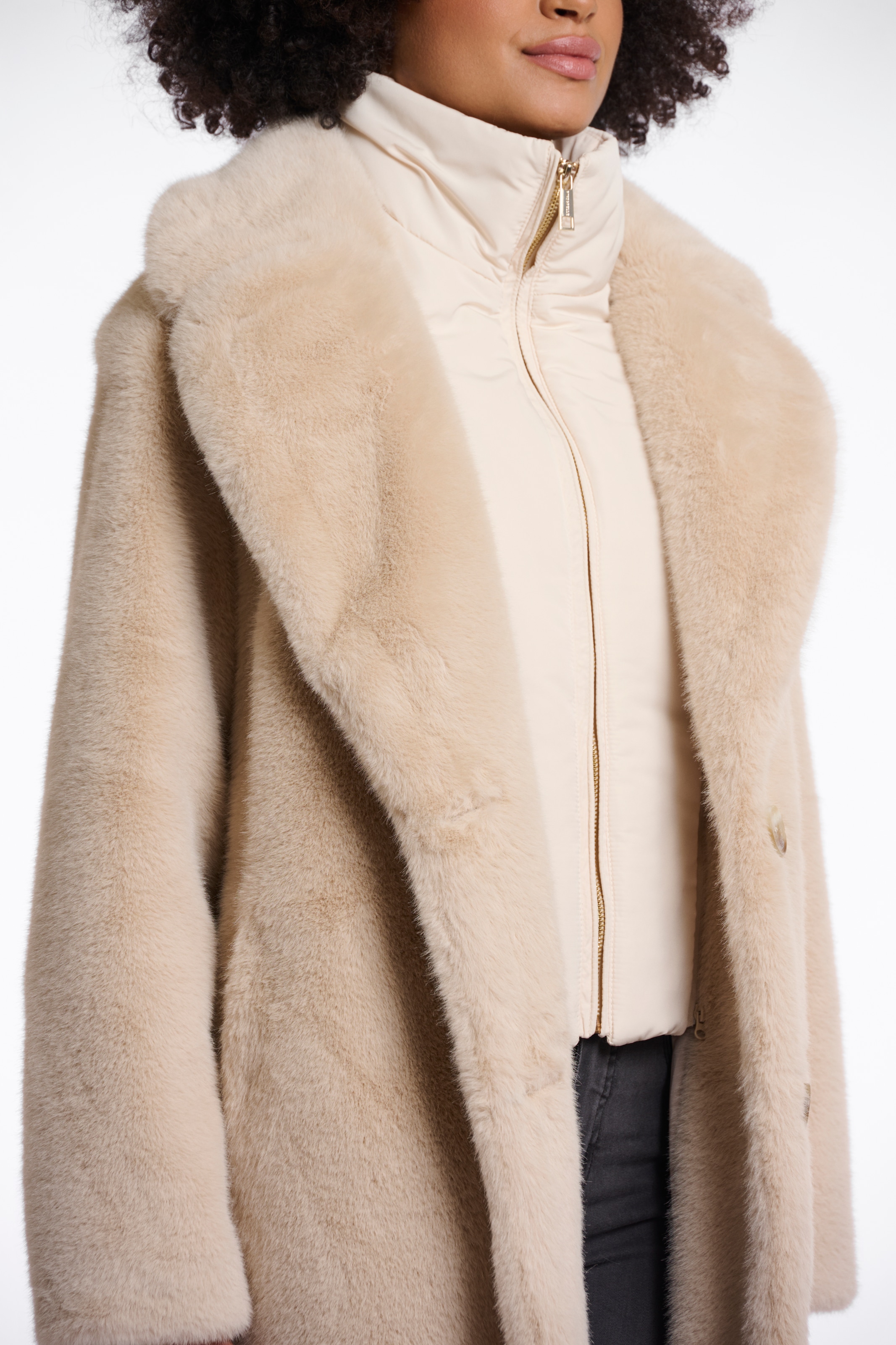 Rino & Pelle Manteau en imitation fourrure Avec col à revers et fermeture à 2 boutons