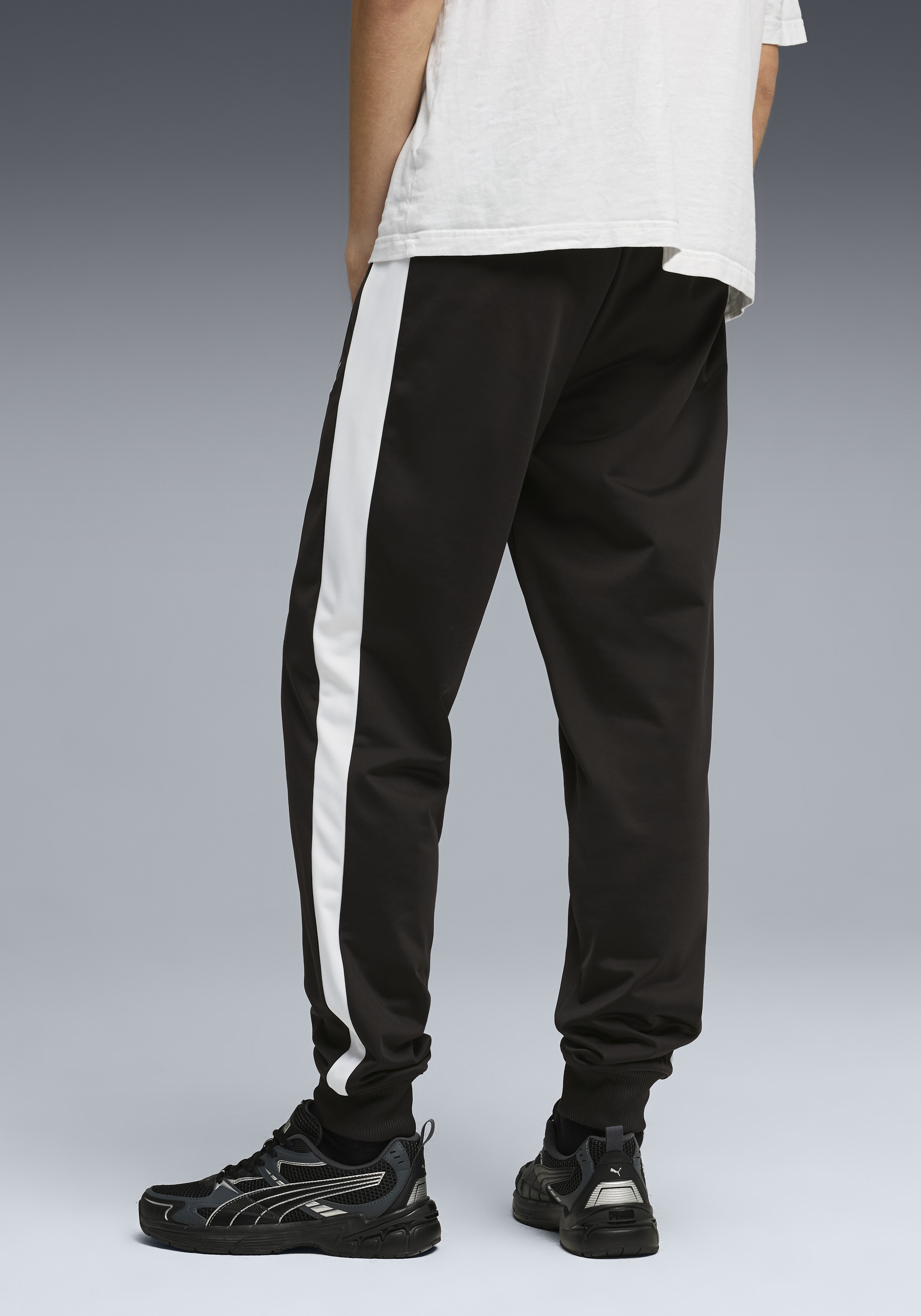 PUMA Pantalon de survêtement »T7 FOUNDATION CL POLY KNITTED PANTS«  avec poches latérales, coupe régulière, style sportif