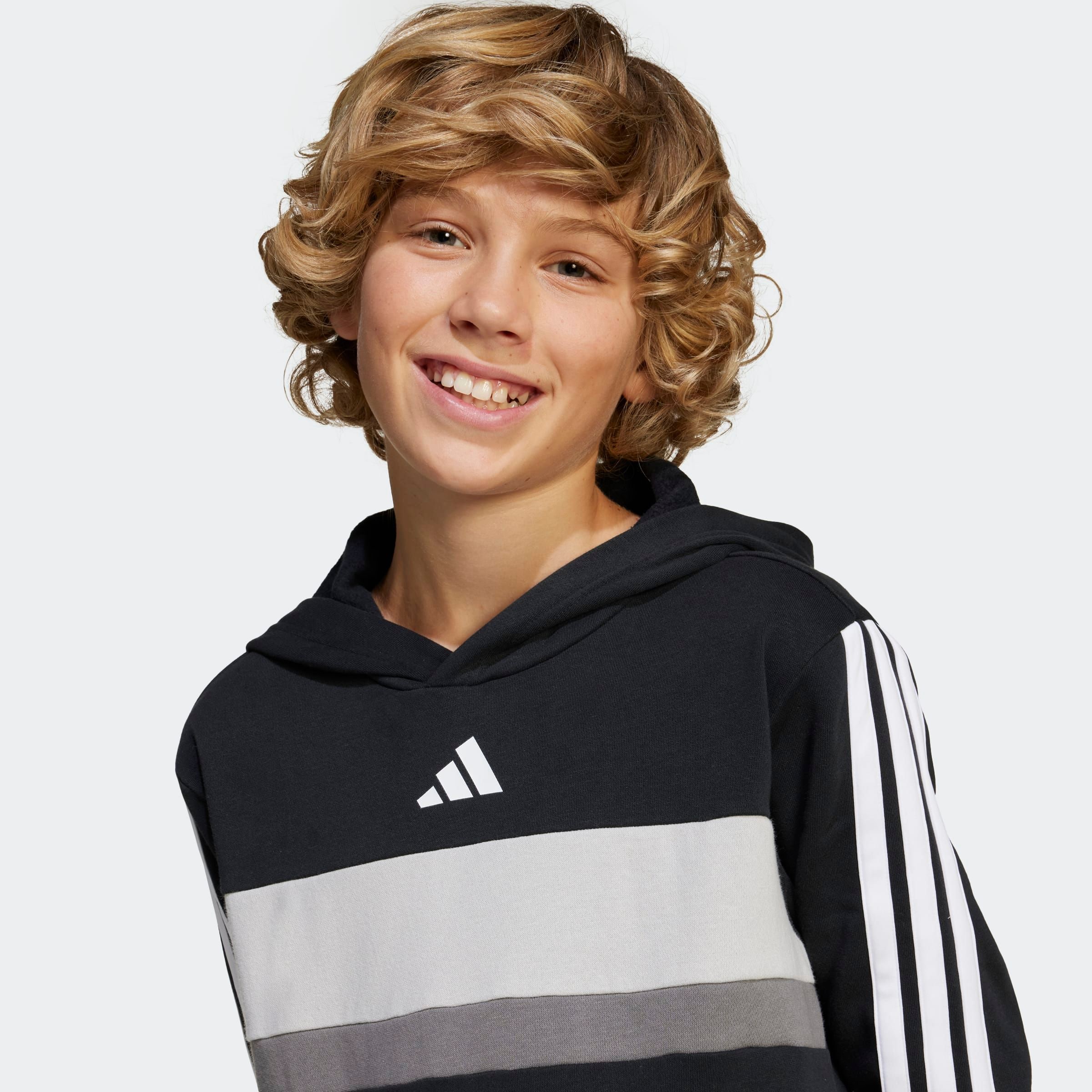 adidas Sportswear Sweat à capuche »SEASONAL ESSENTIALS TIBERIO 3-STREIFEN KIDS HOODIE«, col rond, sans fermeture, longueur normale
