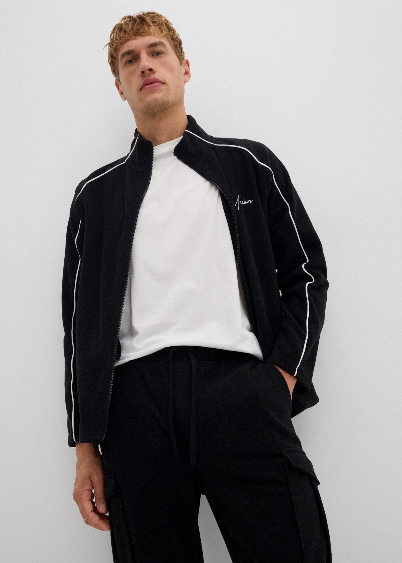 bonprix Jogginghose  angenehme, weiche Qualität, Regular Fit, im Casual-Stil, aus Polyester