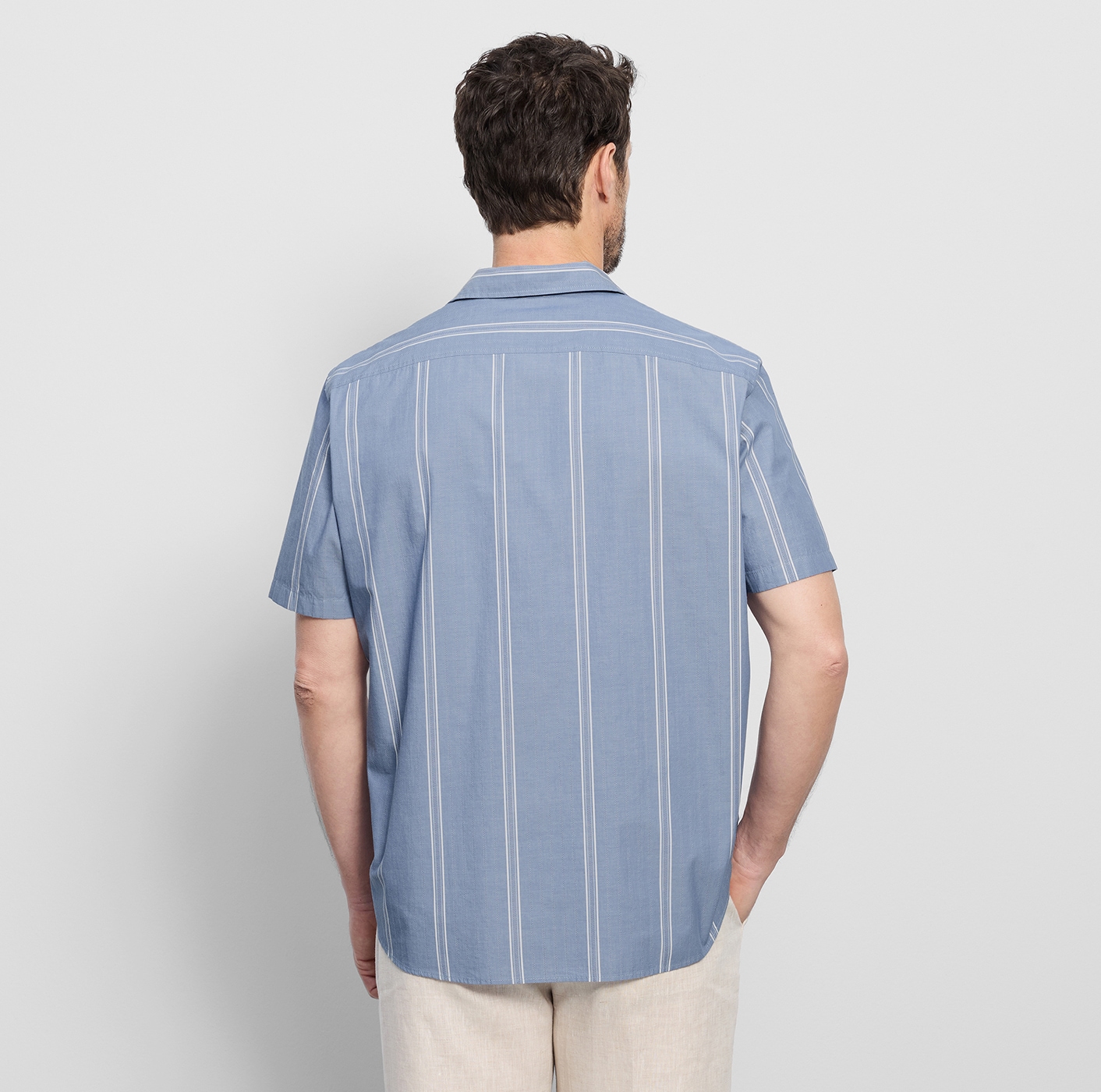 OLYMP Chemise à manches courtes Chemise décontractée, coupe régulière, col revers