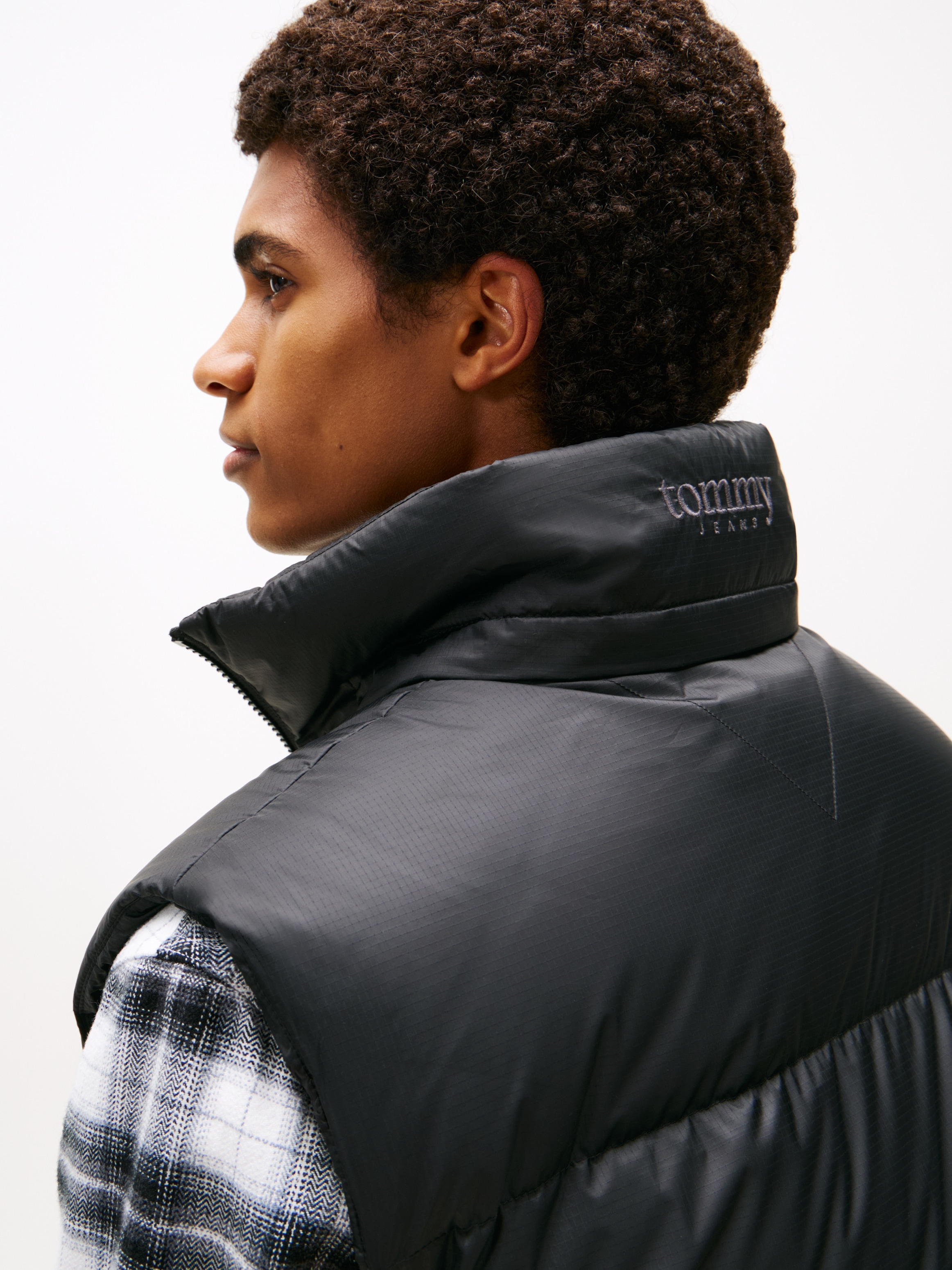 Tommy Jeans Gilet matelassé »ALASKA DOWN VEST« coupe régulière avec capuche amovible