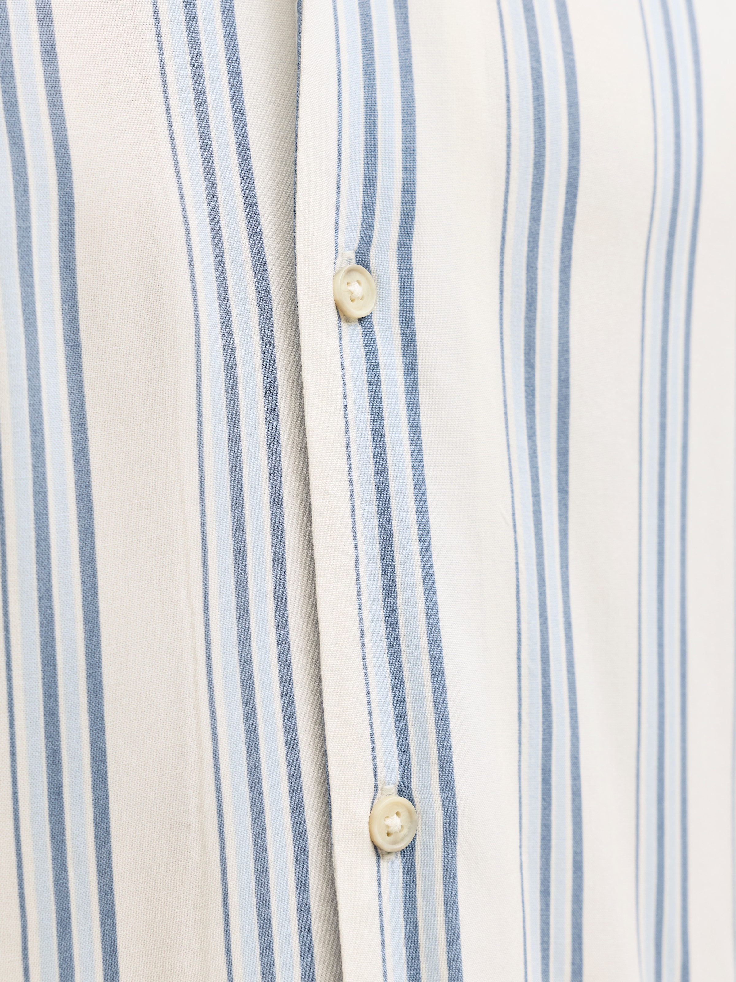 Jack & Jones Chemise à manches courtes »JJEJEFF RESORT STRIPE SHIRT S/S SN« Viskose, loose fit