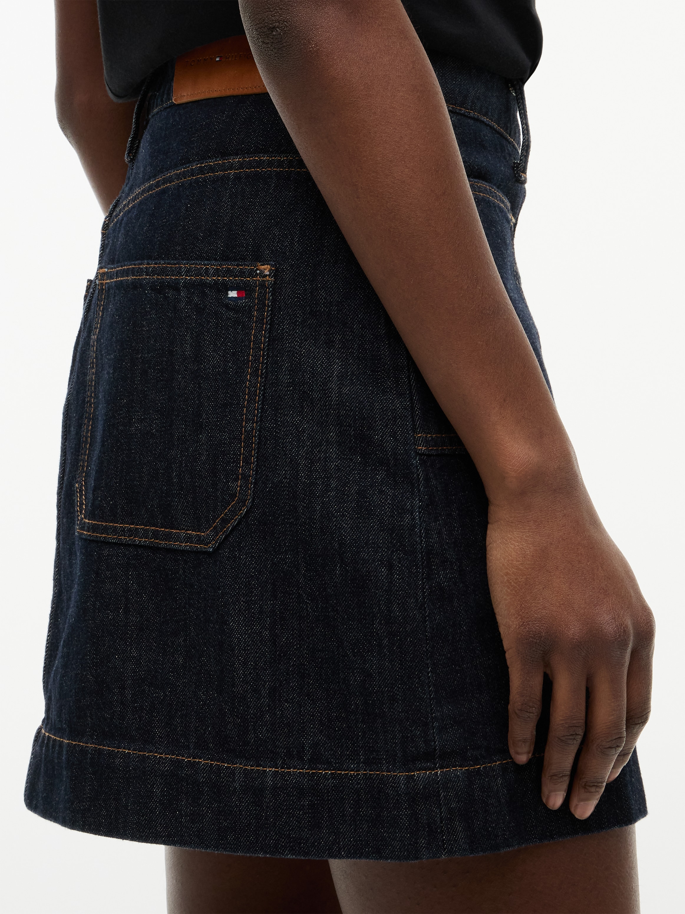 Tommy Hilfiger Jupe en jean »MINI SKIRT RINSE HW« mit stilvoller Knopfleiste, aus Baumwolle