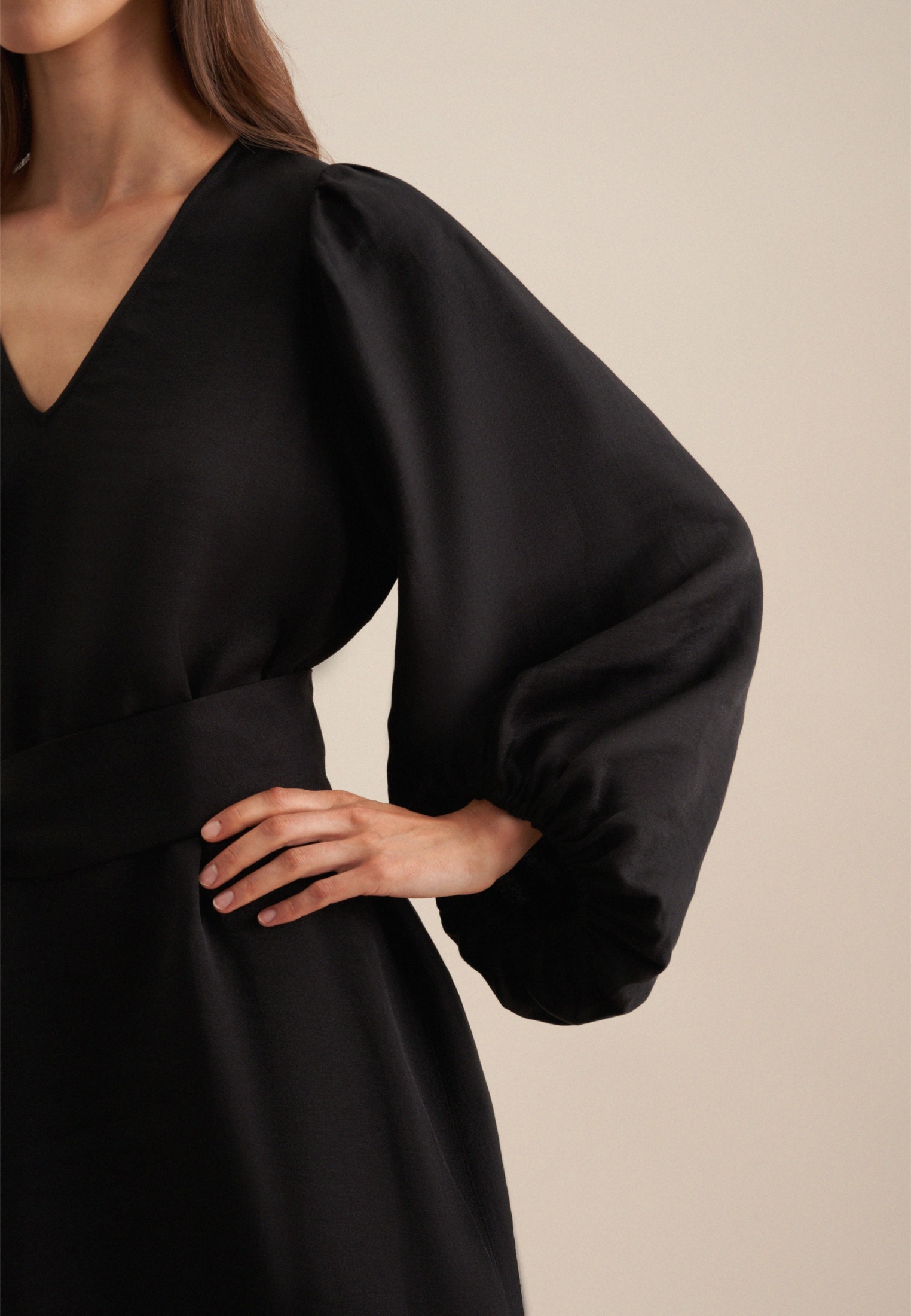 seidensticker Robe d'été »Schwarze Rose« col en V uni à manches longues