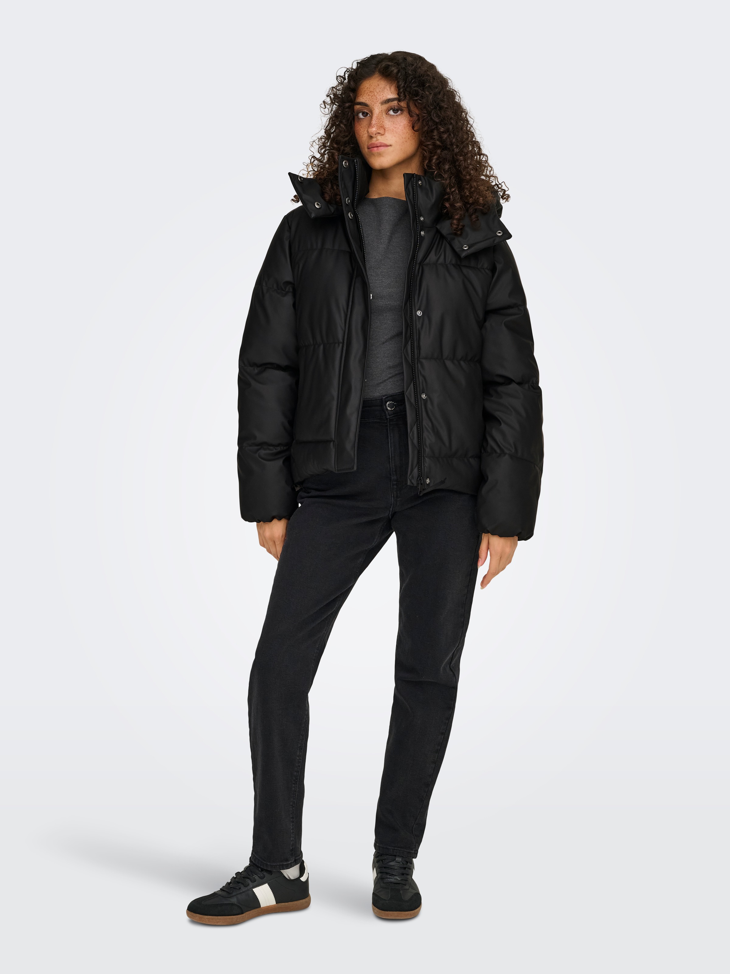 ONLY Veste matelassée »ONLAGNES COATED PUFFER JACKET OTW« mit Kapuze