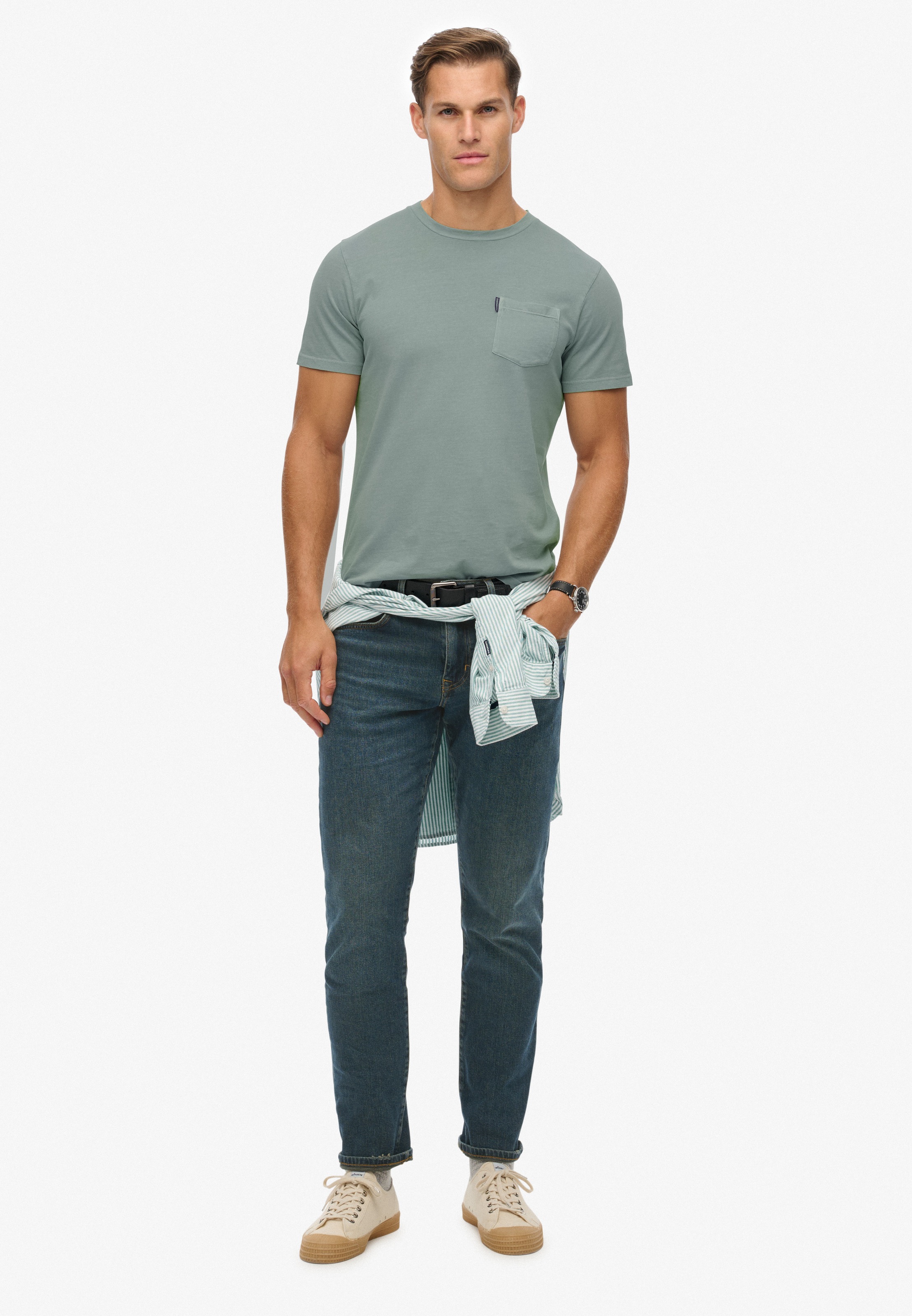 Superdry Rundhalsshirt »CLASSIC ESSENTIAL POCKET TEE« mit stylischer, aufgesetzter Brusttasche