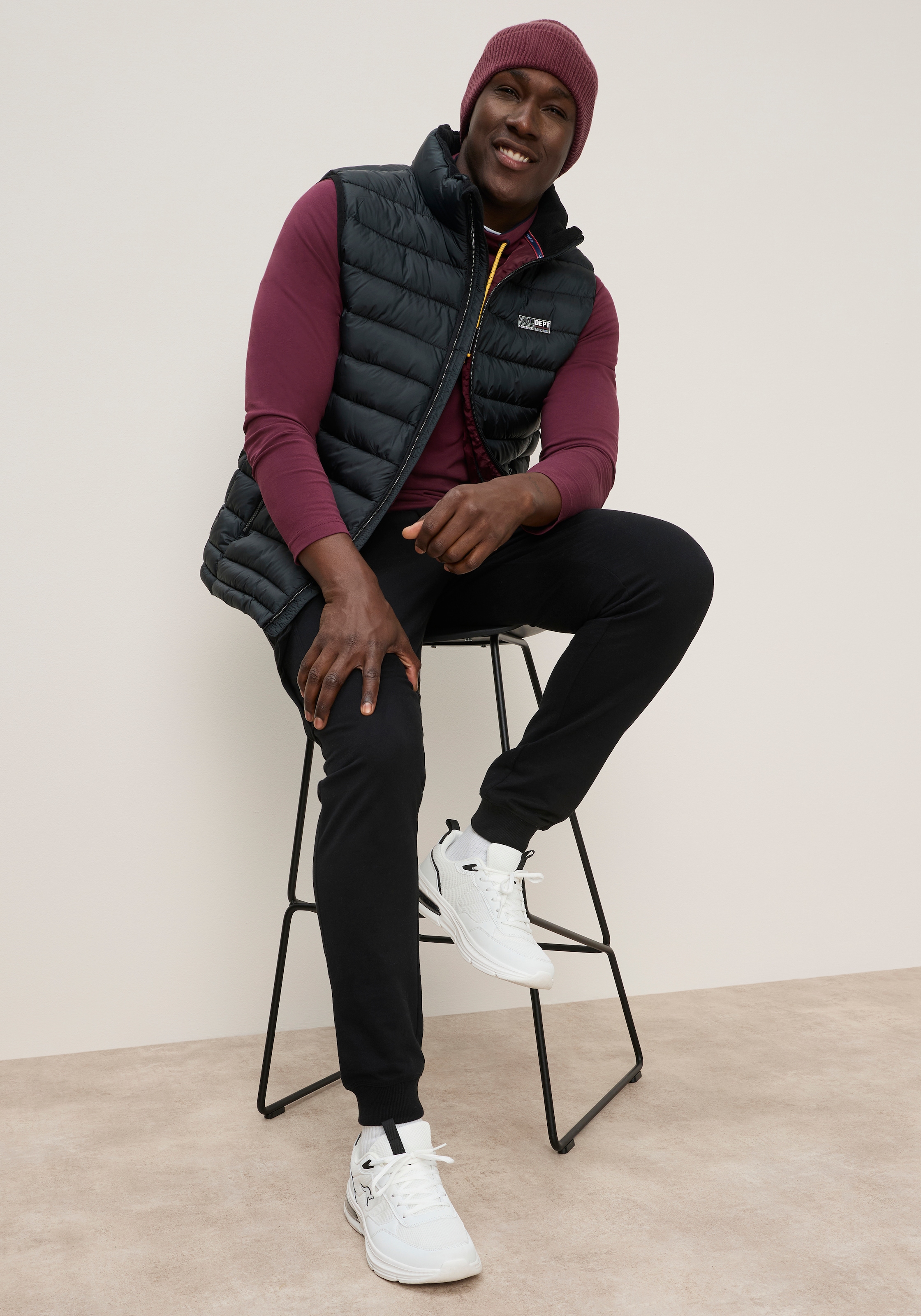 KangaROOS Gilet matelassé uni avec détails contrastants, idéal pour la transition