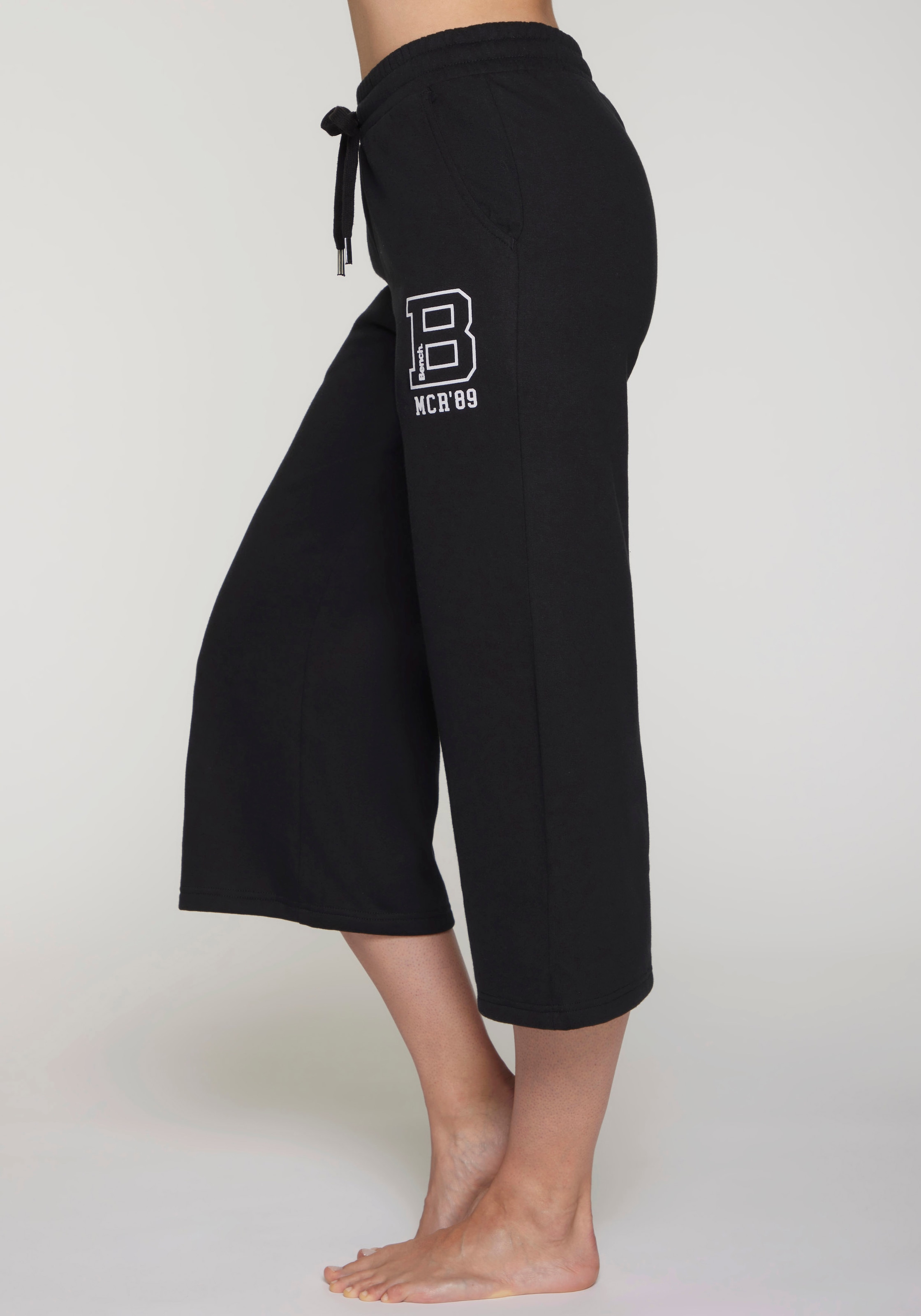 Bench. Loungewear Pantalon 7/8 »Ankle Athletic Jogginghose«  avec poches latérales et imprimé logo, vêtements d'intérieur