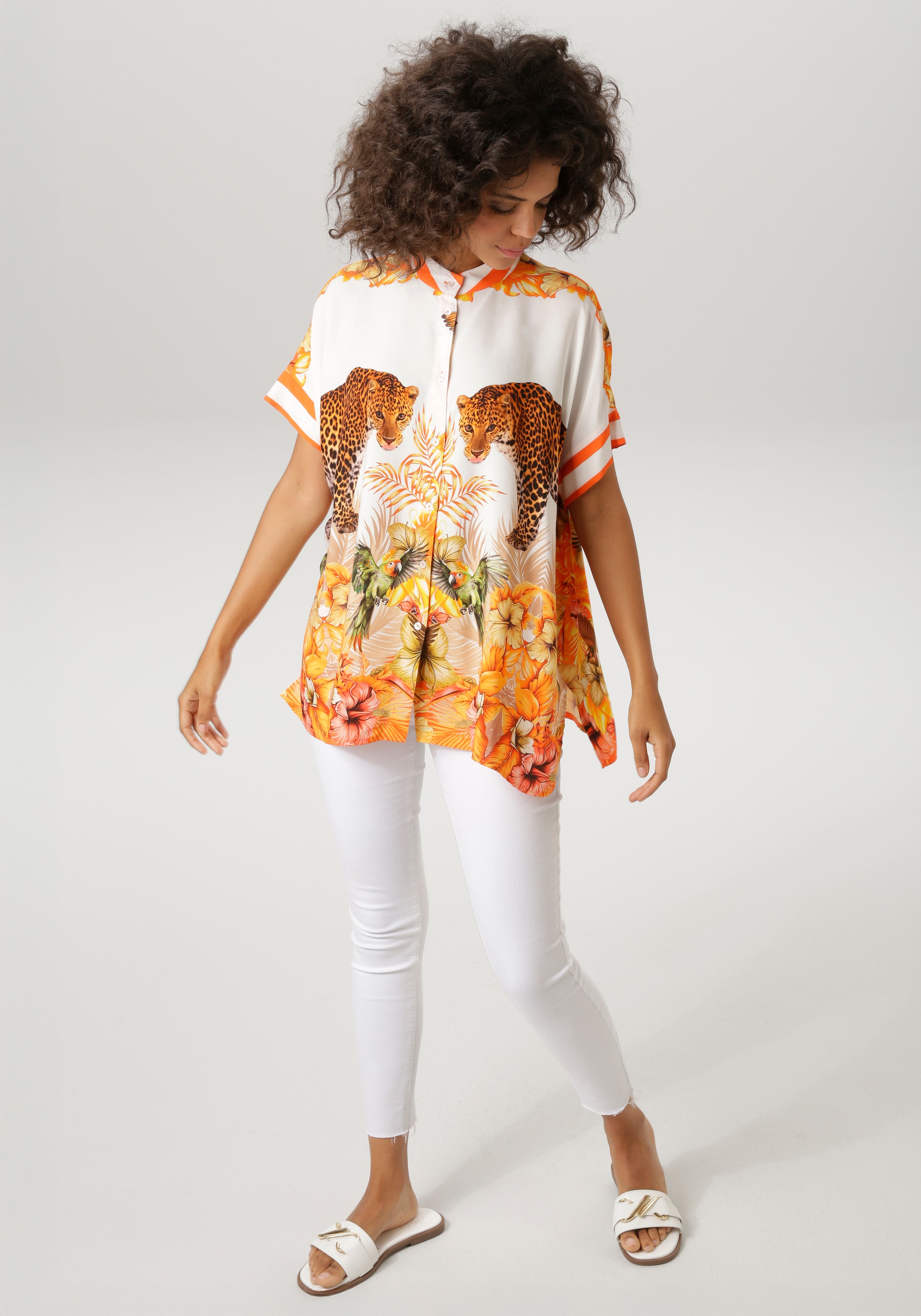 Aniston CASUAL Blouse à manches courtes avec léopards, oiseaux tropicaux, fleurs et feuilles