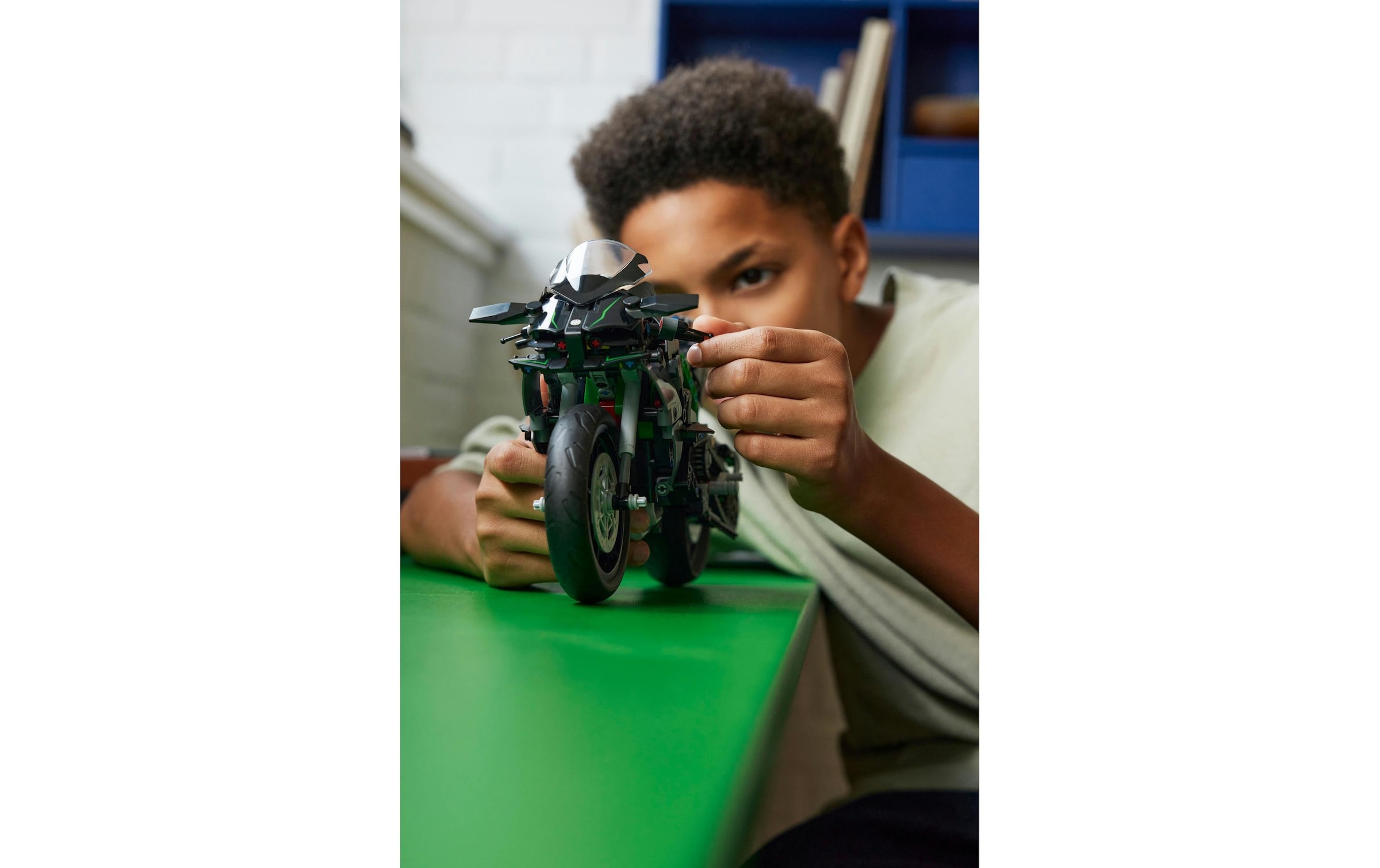 LEGO® Briques de jeu »Technic Kawasaki Ninja H2R Motorrad 42170«