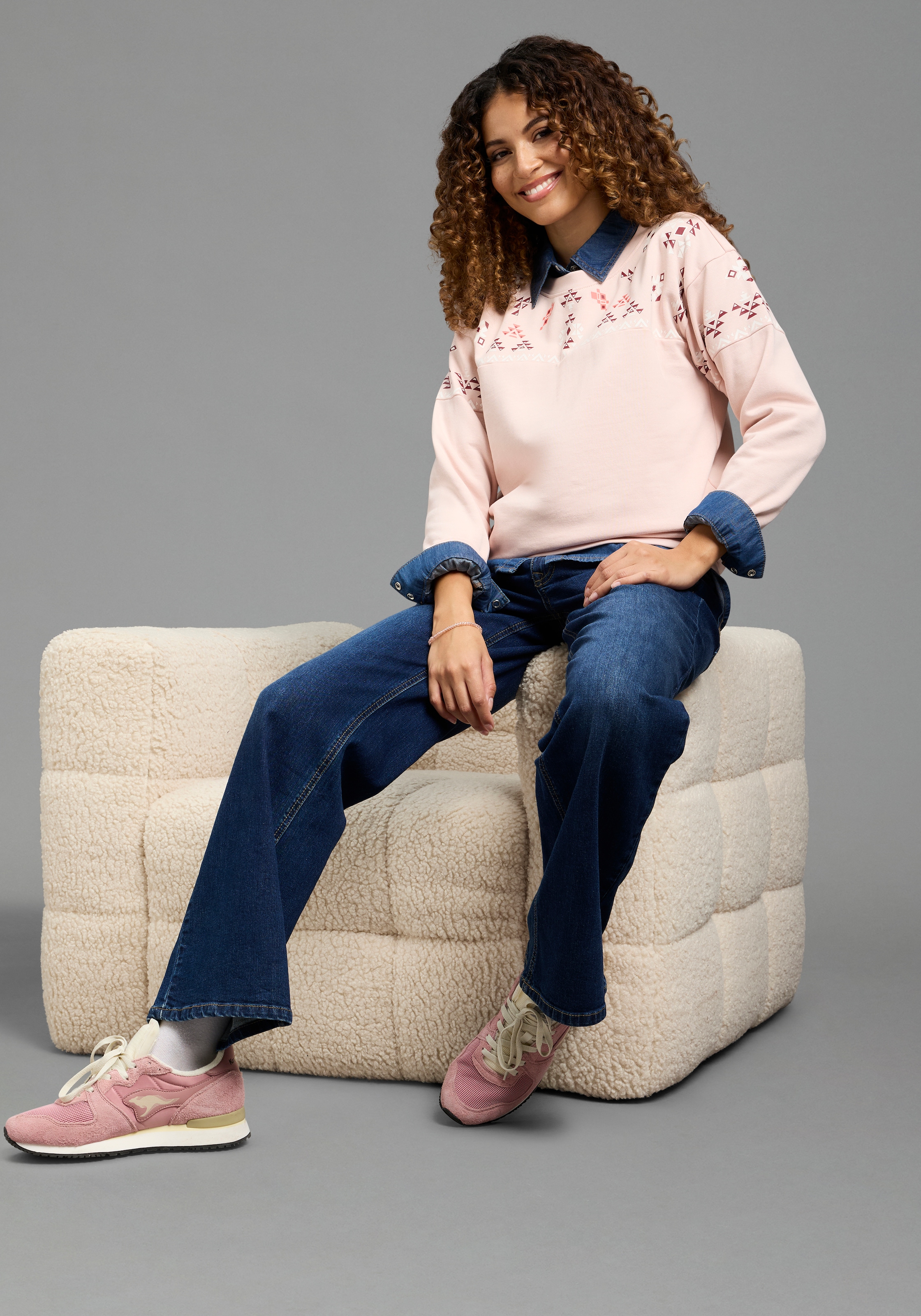 KangaROOS Sweat-shirt , Coupe oversize, col rond, longueur couvrant les hanches
