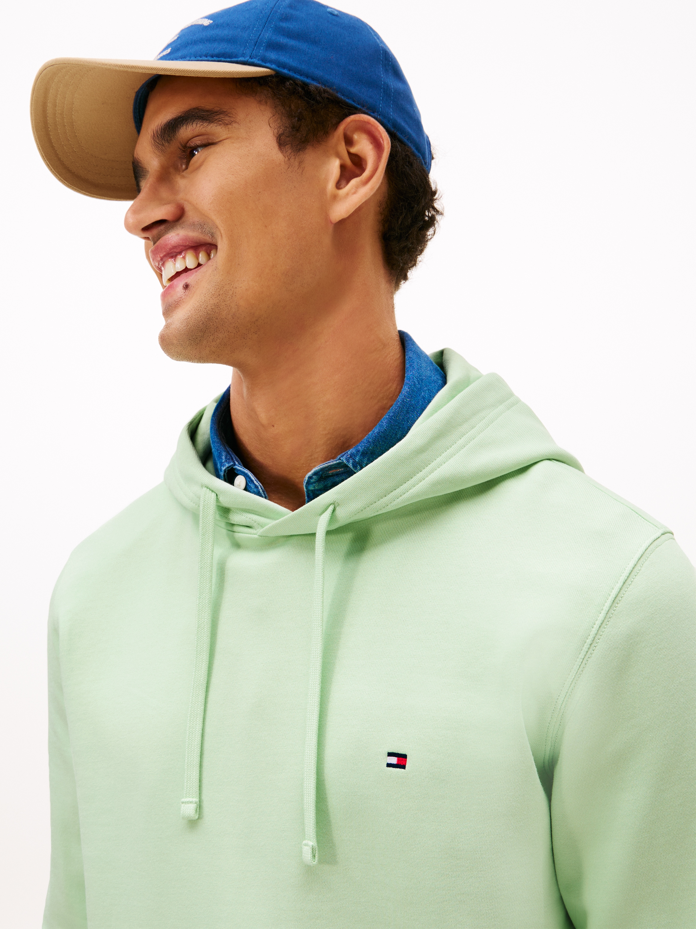 Tommy Hilfiger Hoodie »ESSENTIAL TERRY«, avec cordon de serrage et broderie drapeau
