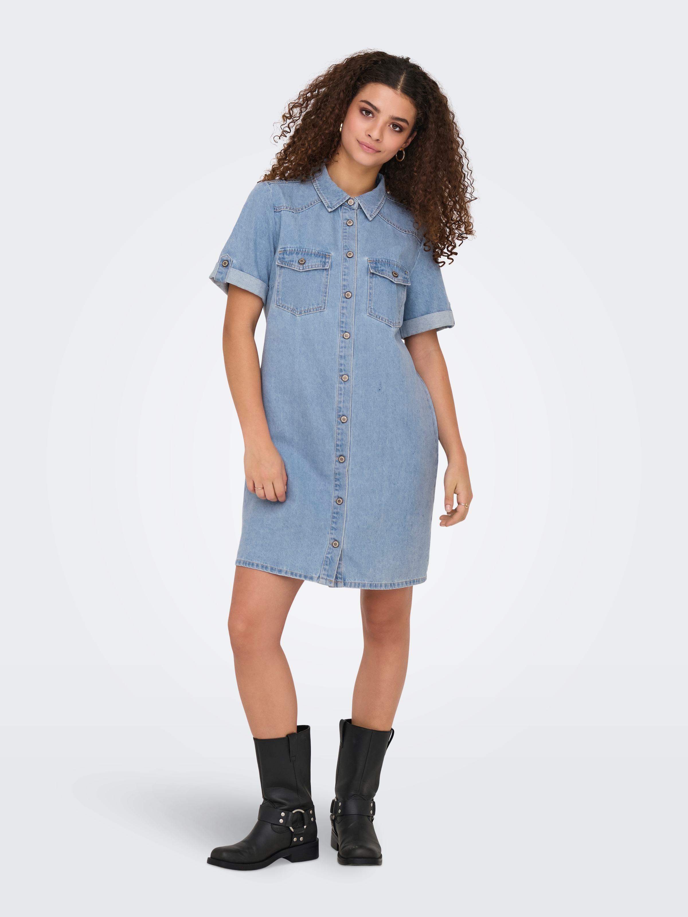 ONLY Robe en jean »ONLLISA – Denimkleid mit Knopfleiste und Brusttaschen« Poches poitrine mélange de coton