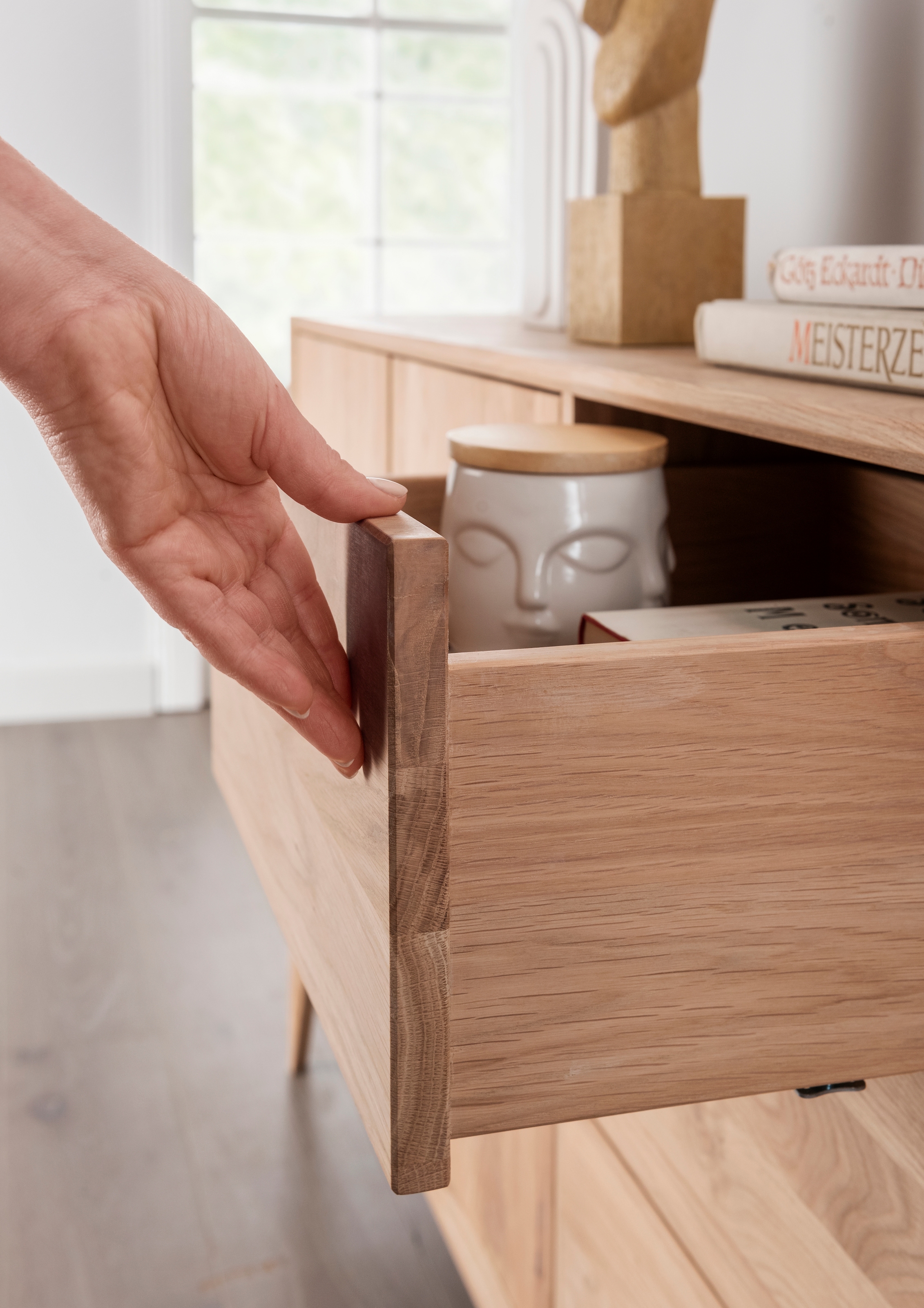 Home affaire Sideboard »Koda, Anrichte mit 2 Schränken & 3 Schubladen, Push-to-Open-Funktion« Massives Eichenholz, verstellbare Einlegeböden, Minimalistischer Stil