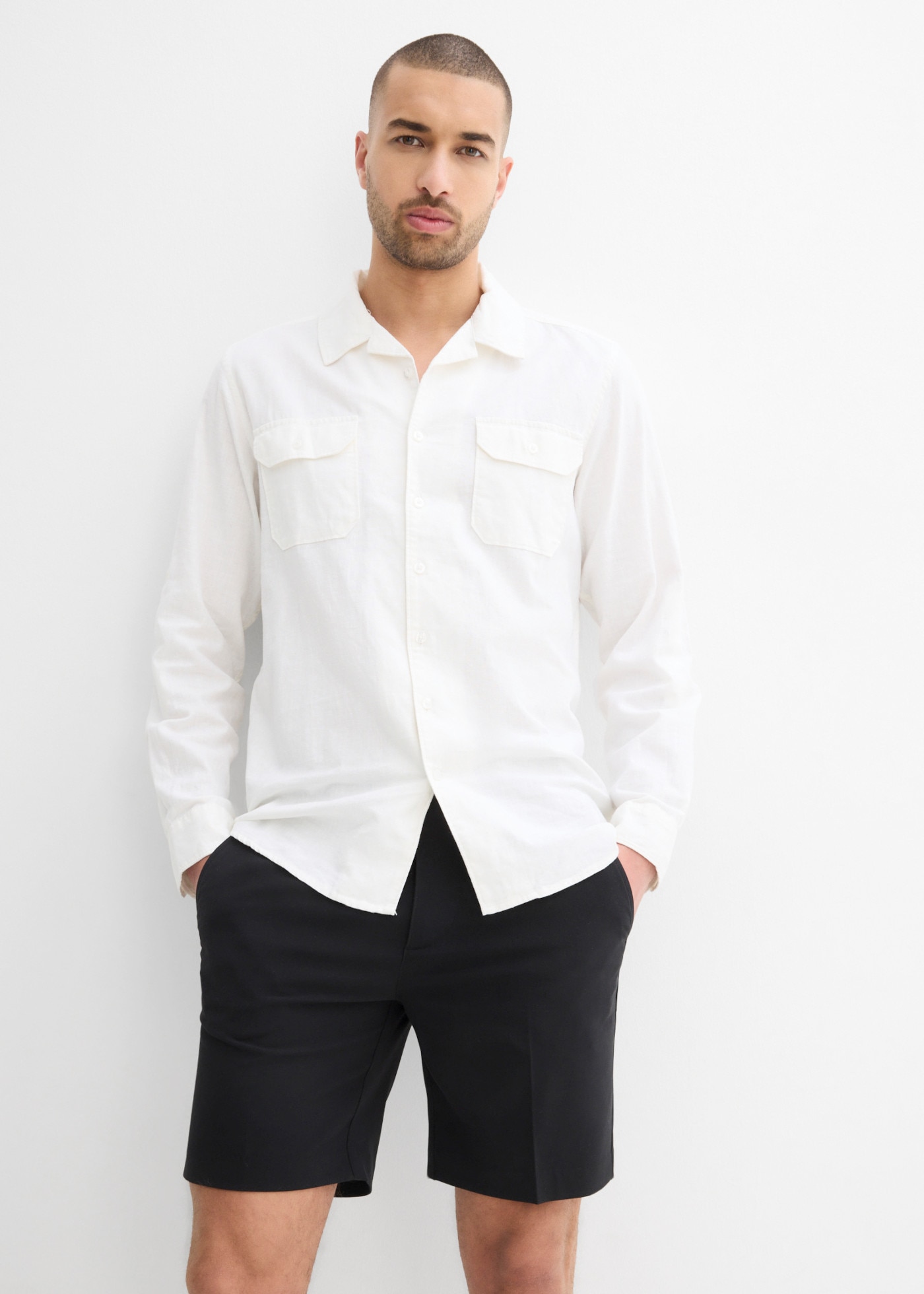 bonprix Short  style élégant, coupe classique, avec plis marqués