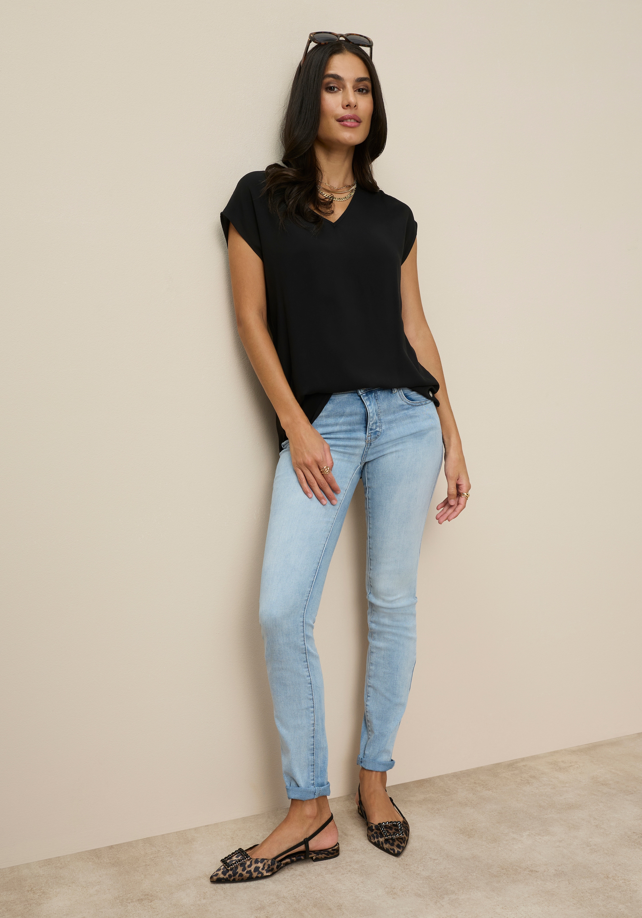 Tamaris Chemisier à chemise in Lässiger Form mit V-Ausschnitt