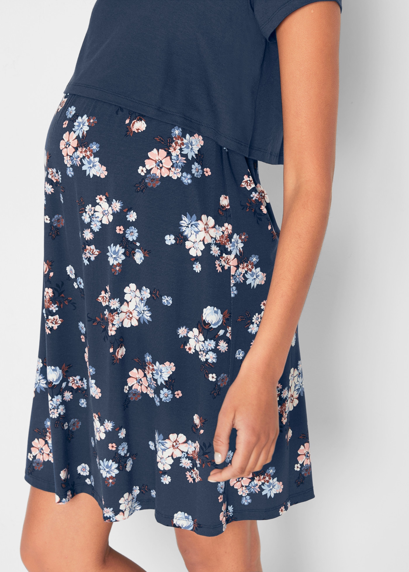 bonprix Robe de maternité en viscose stretch, avec doubles couches pour l'allaitement