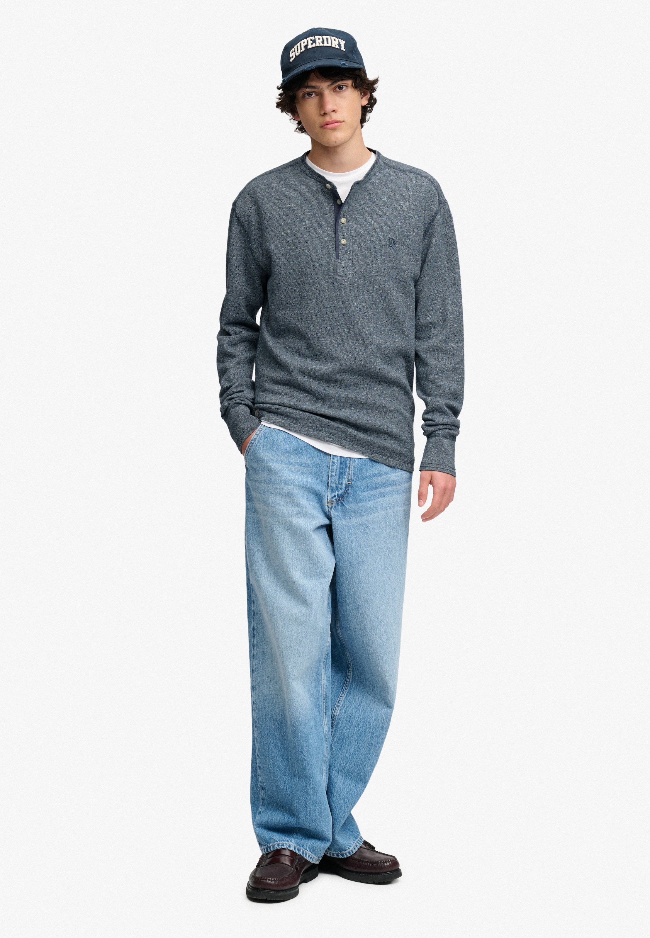 Superdry T-shirt à manches longues »MINI SLUB WAFFLE LS GRANDAD« Coupe ample, col rond, en coton