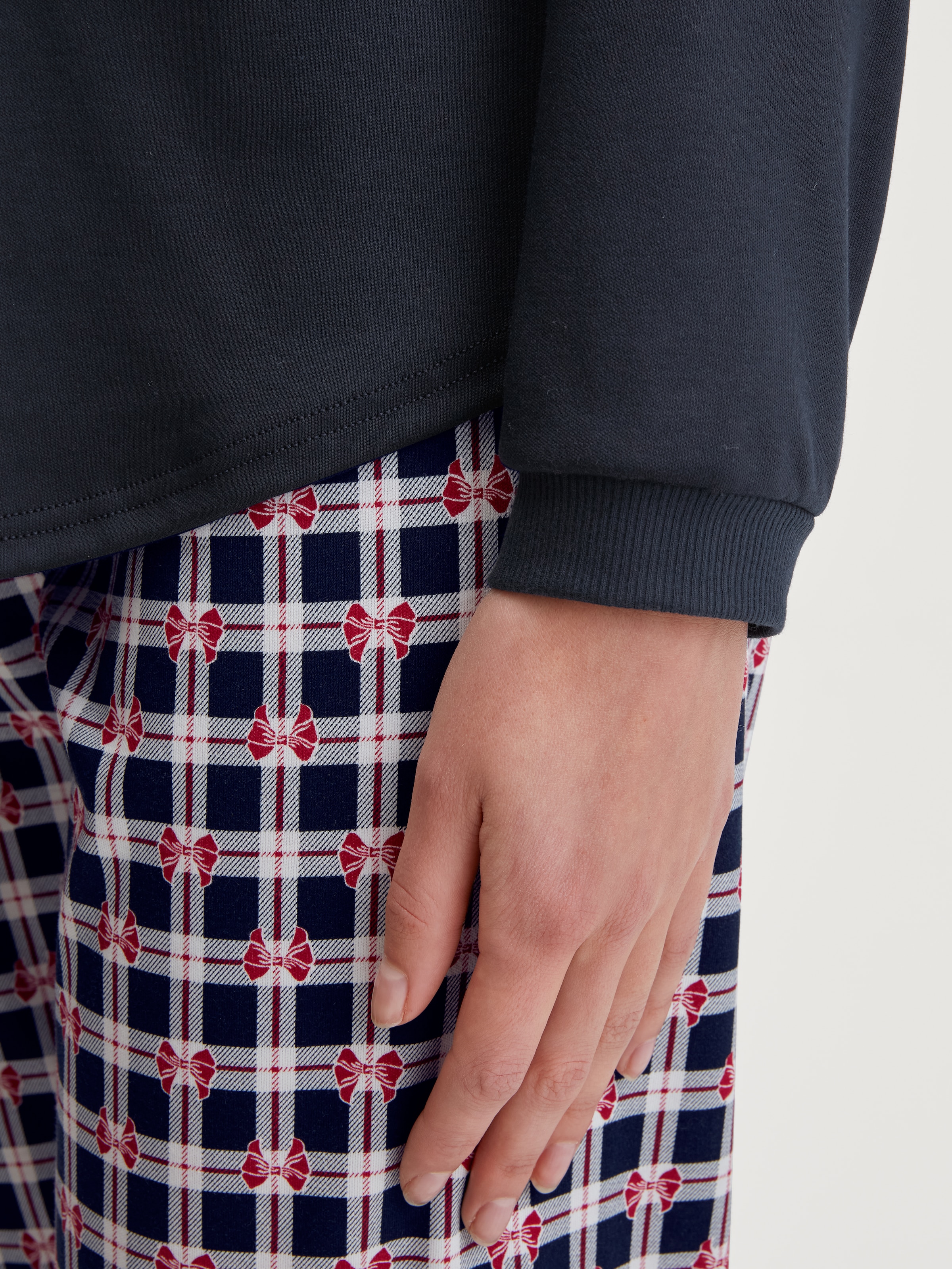 CALIDA Pyjama »Family & Friends« 2 pièces Knopfleiste, Pure Cotton, Langarm, Serafino-Ausschnitt, weich