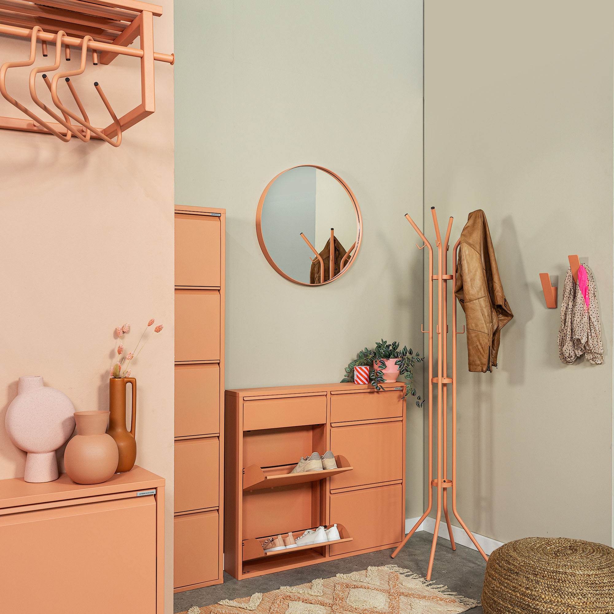 Spinder Design Garderobenständer »Jessy« Platzsparender Garderobenständer aus Stahl, 8 Haken & Schirmständer