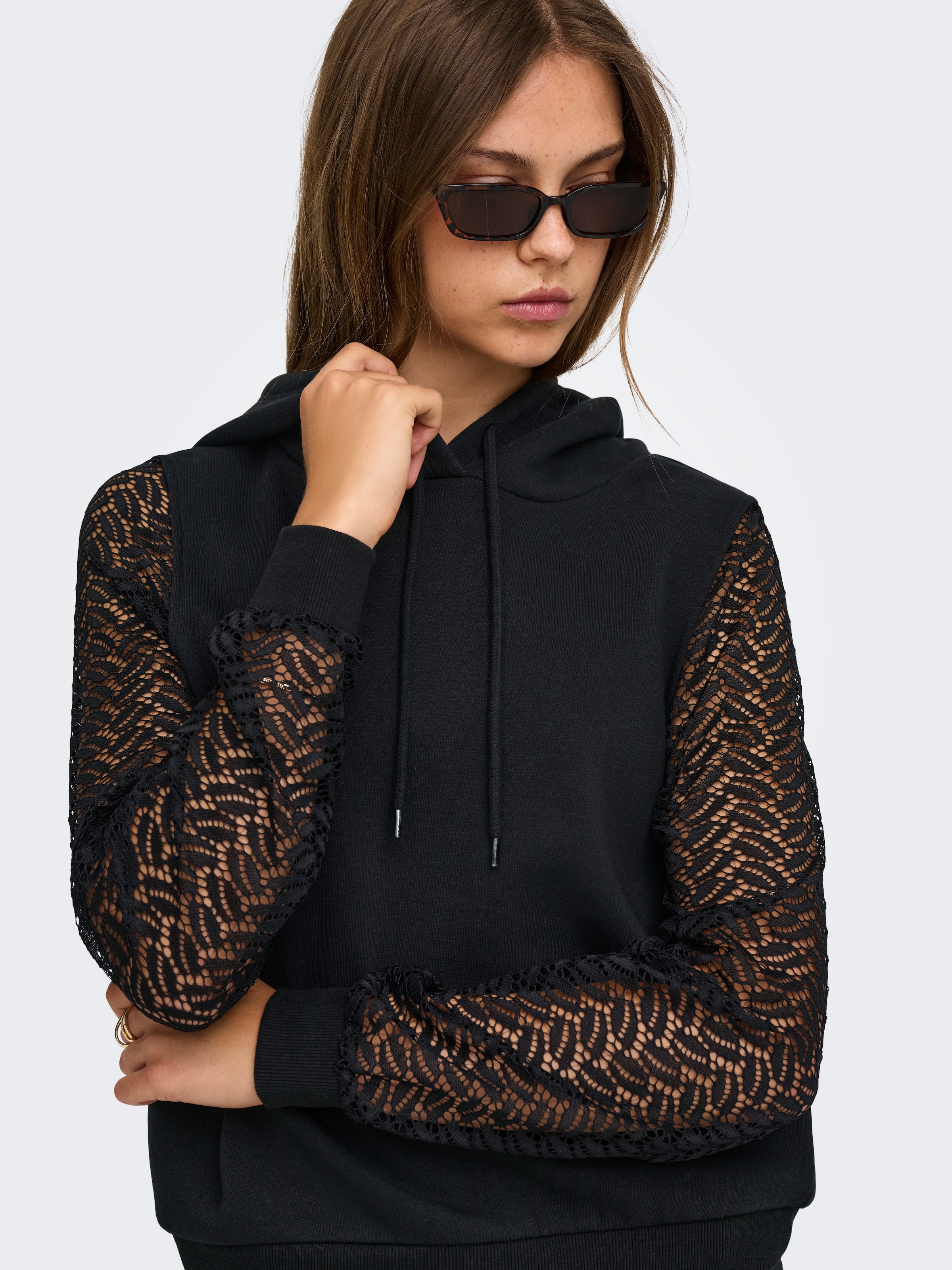 ONLY Sweat à capuche »ONLKELLY L/S LACE HOODIE CS JRS«, mélange coton, coupe régulière
