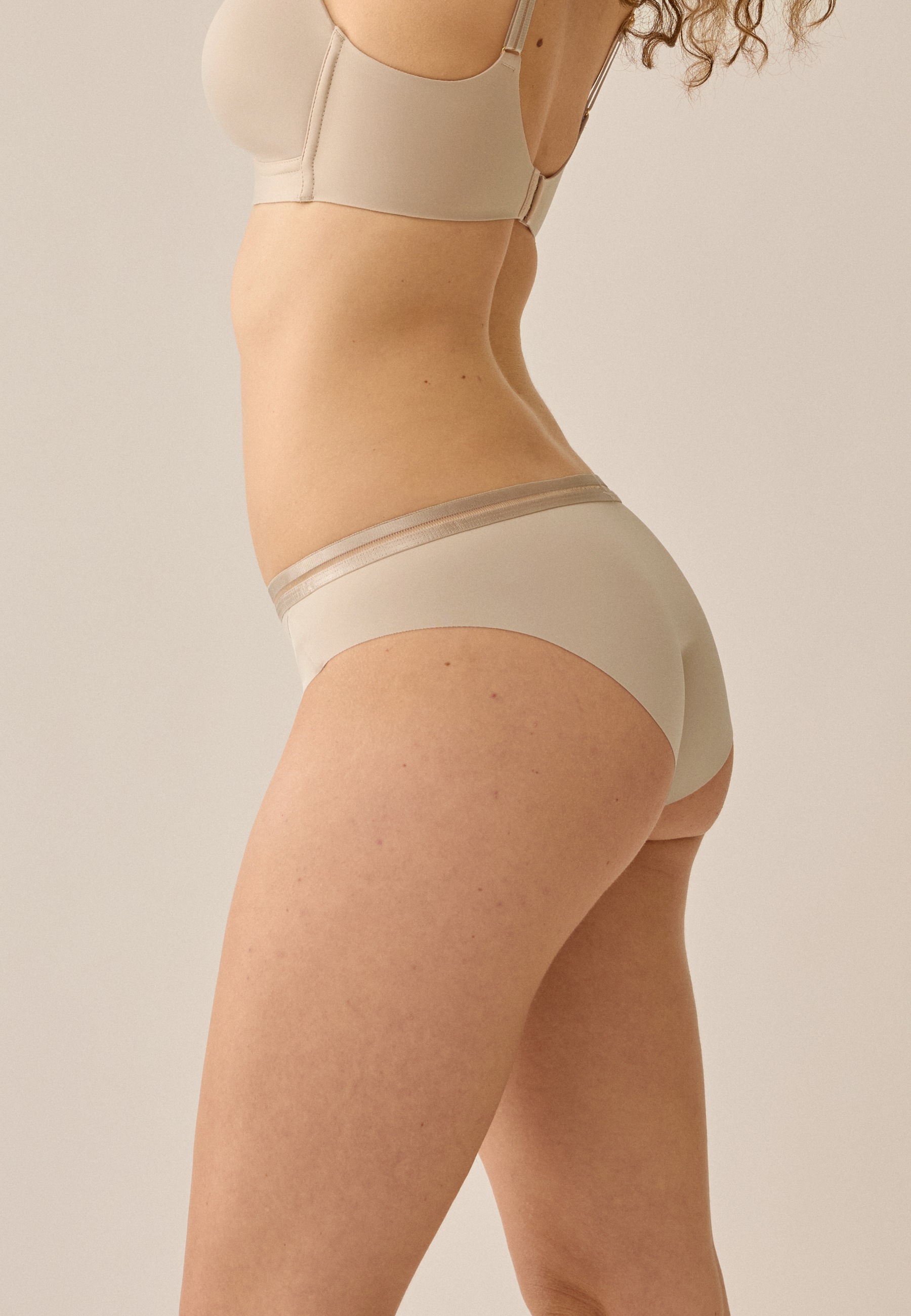 Naturana Panty »The Monday« -, 1 Stk. mit Tülleinsätzen, hüfthoch geschnitten, weich, bequem, elastisch