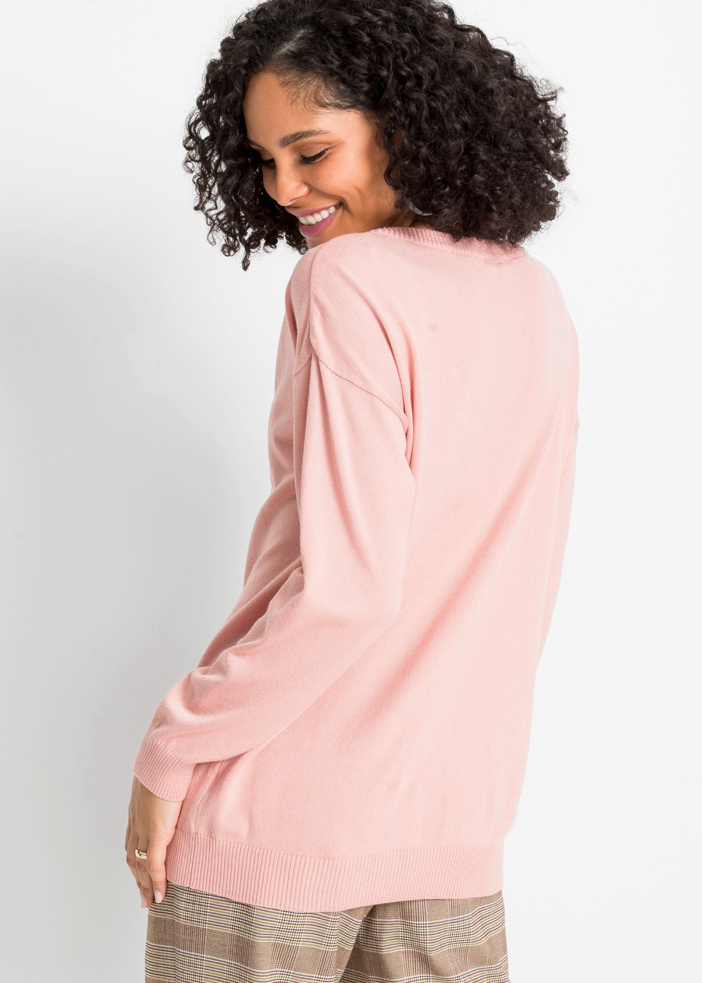 bonprix Pull en tricot matière douce et moelleuse, coupe oversize, décolleté en V