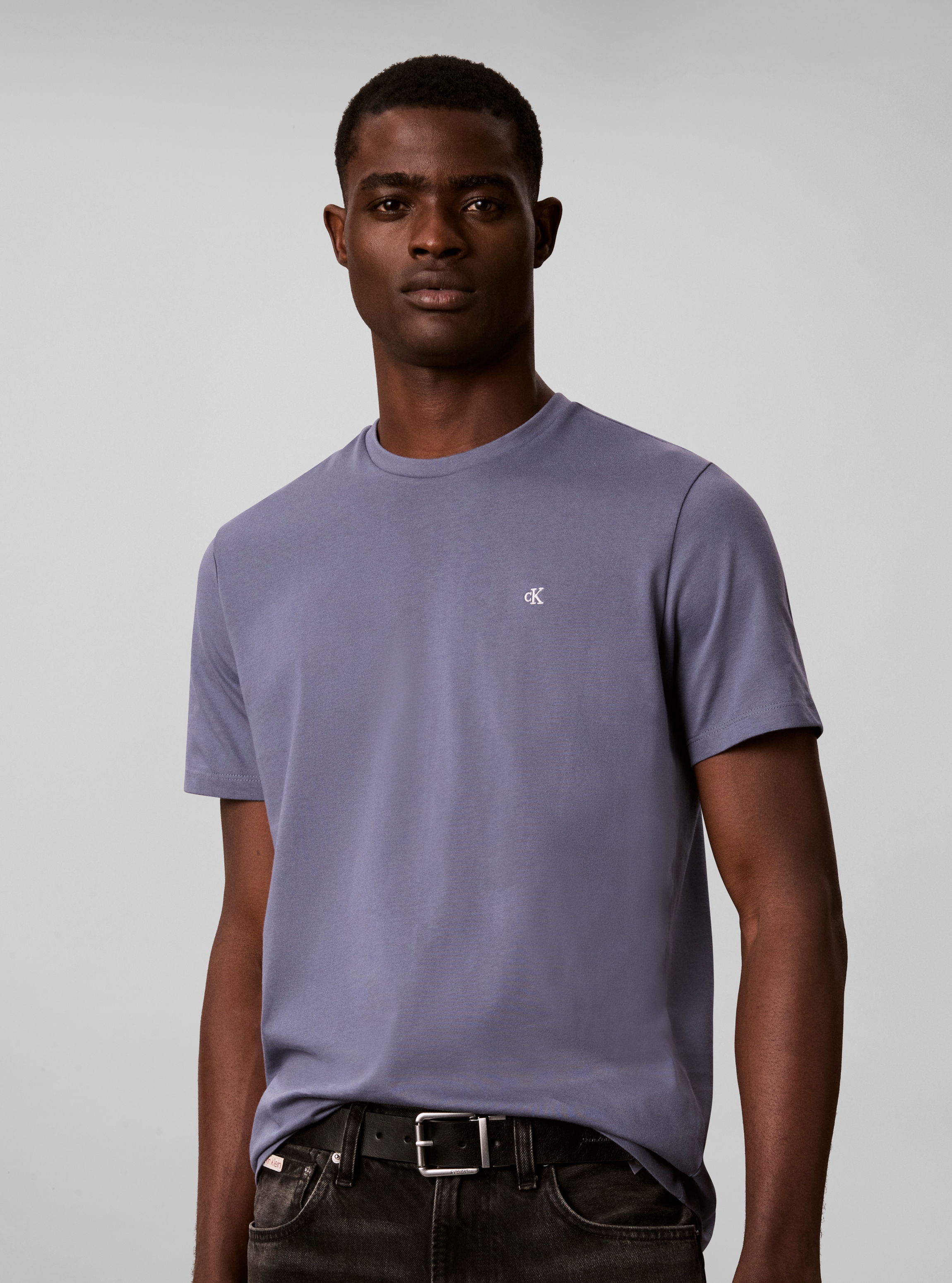 Calvin Klein T-shirt »CLASSIC MONOGRAM TEE« Coupe régulière avec col rond