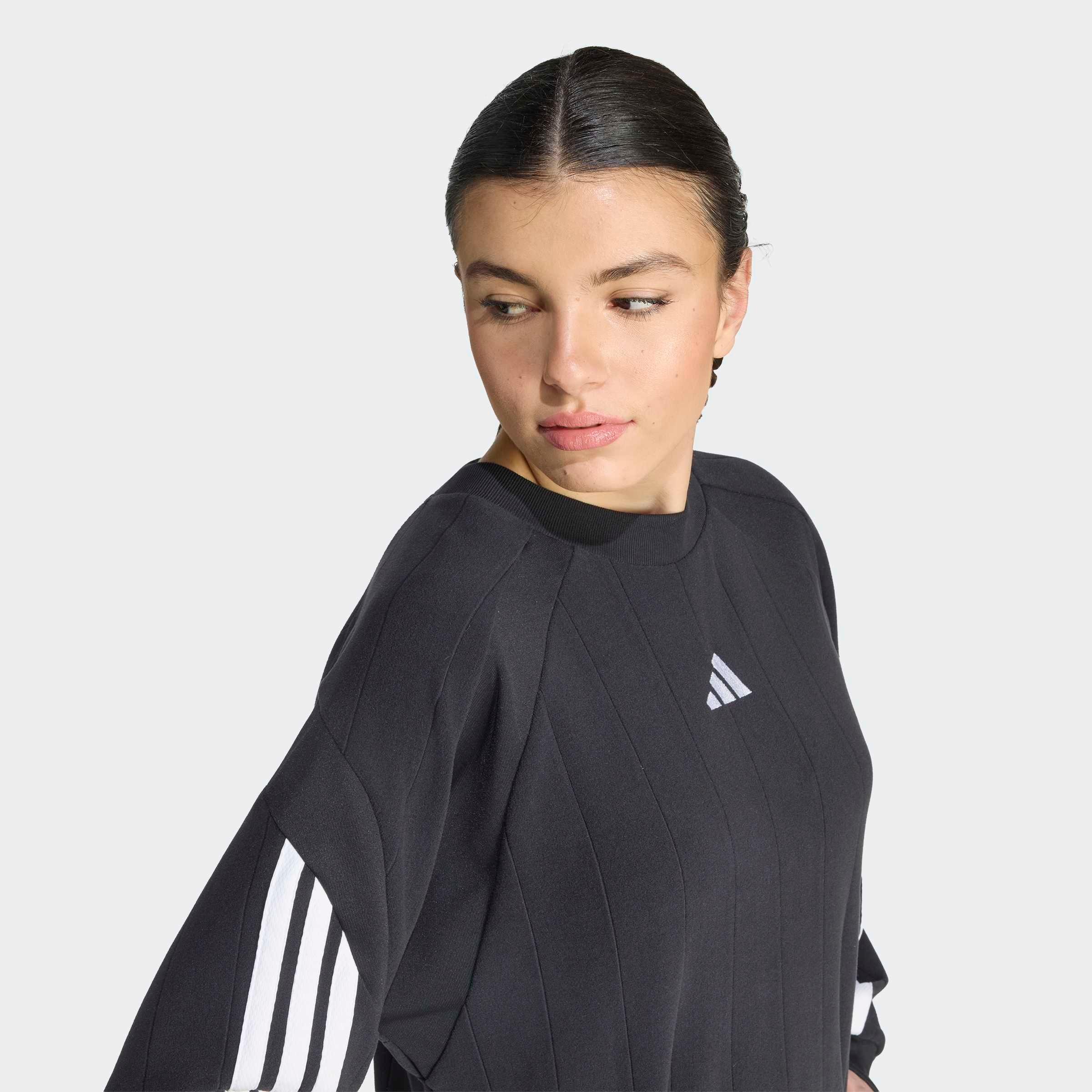 adidas Sportswear Robe t-shirt »HOUSE OF TIRO DRESS« für Erwachsene, ohne Verschluss, mit sportlichem Stil
