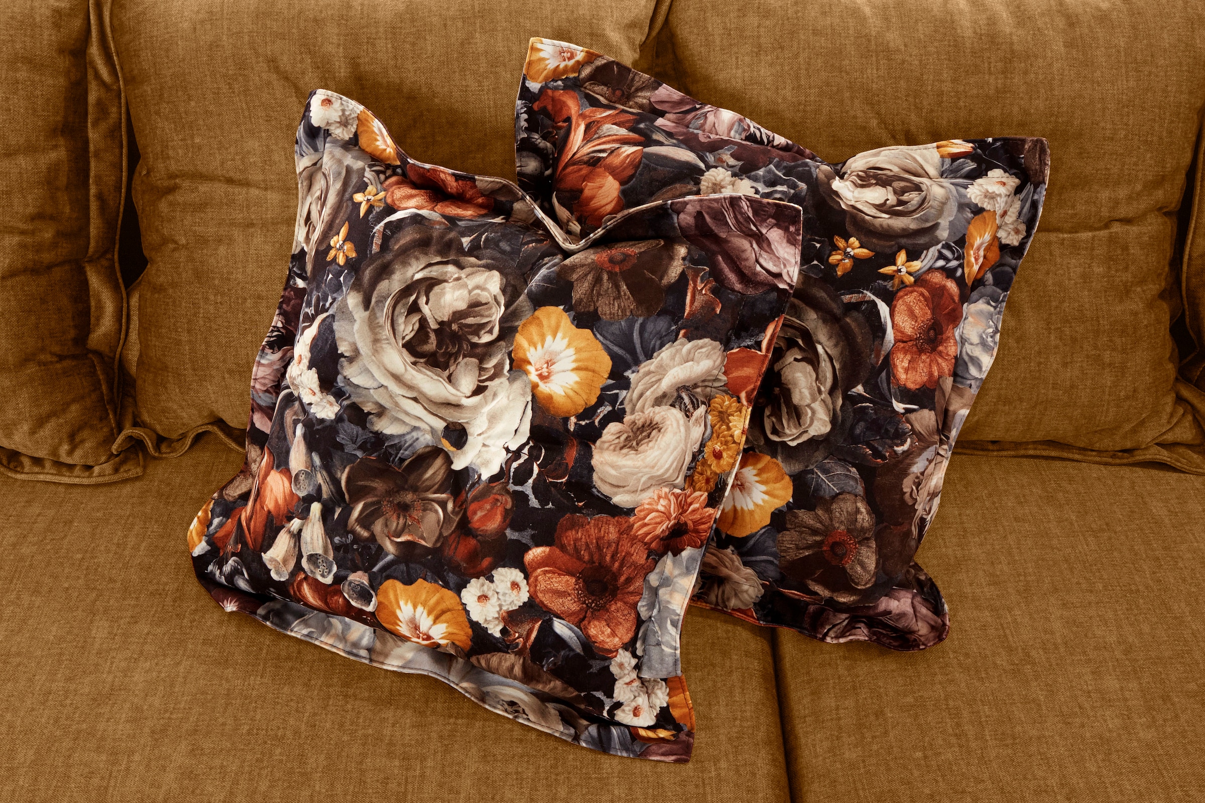 Home affaire Canapé d'angle »Baggio romantische Polsterecke, bequem,  Breite 277 cm, L-Form« Zierkissen inklusive, schwarze Metallfüsse