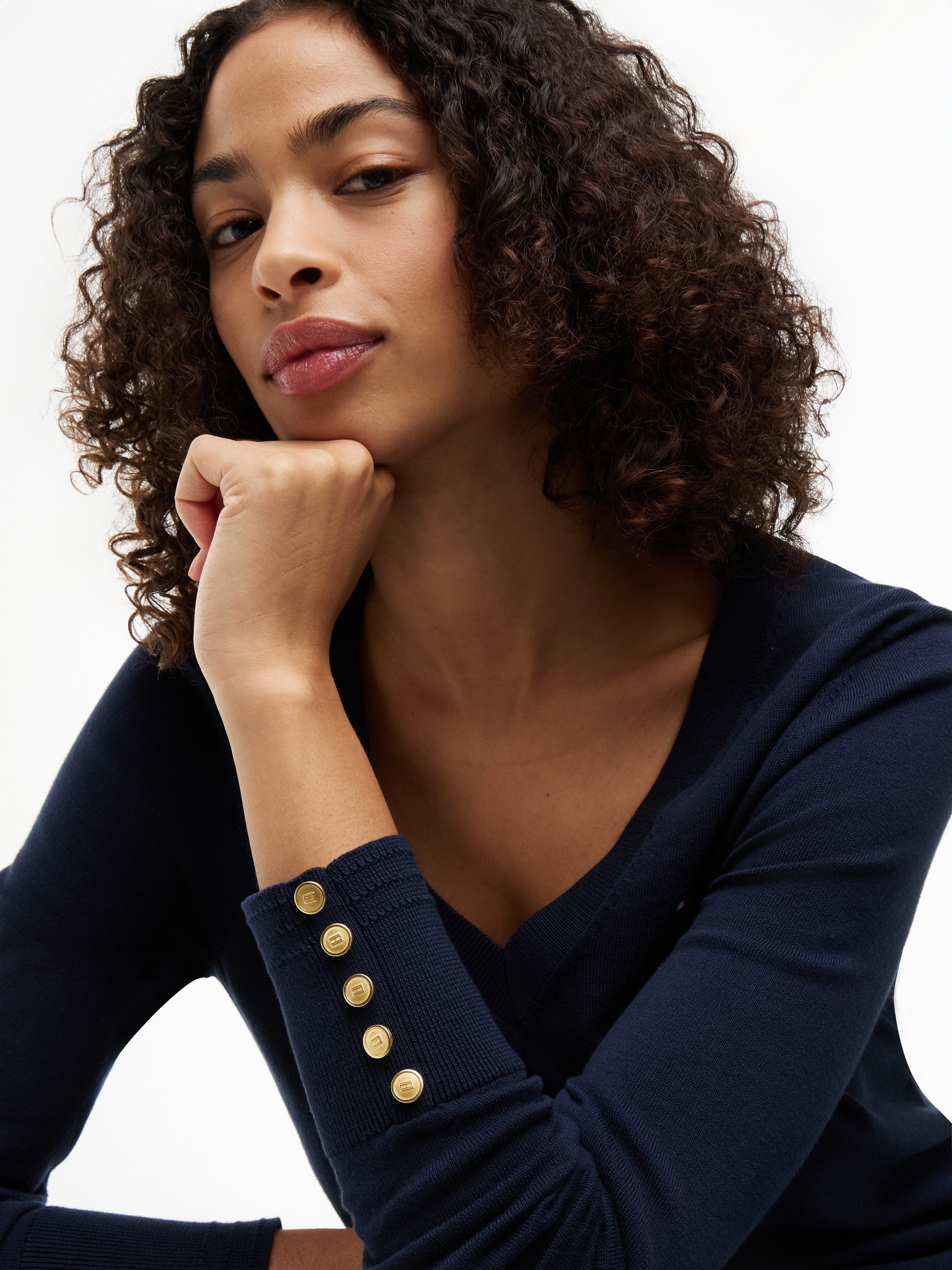 Tommy Hilfiger Strickpullover »STITCH V-NECK« mit Knopfdetail am Ärmel, Regular Fit