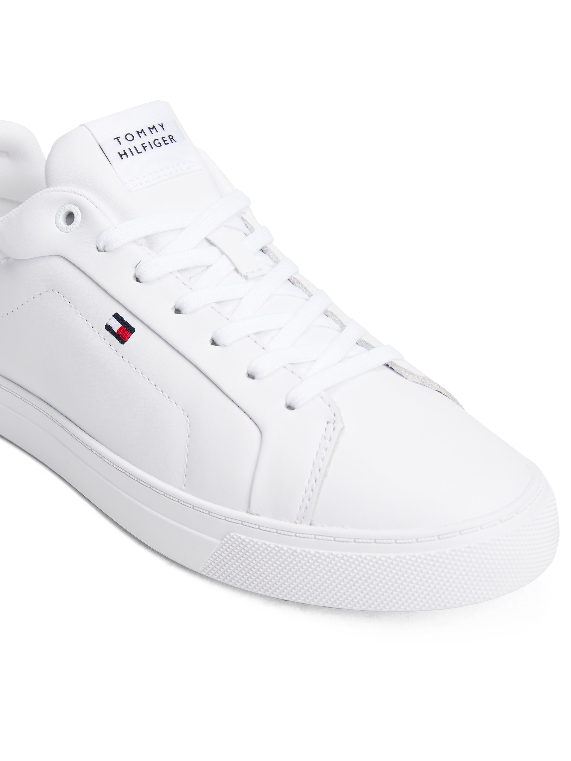 Tommy Hilfiger Sneakers »ICON COURT LTH FLAG ESS«  , Freizeitschuh, Halbschuh, Schnürschuh mit kleiner Logoflagge