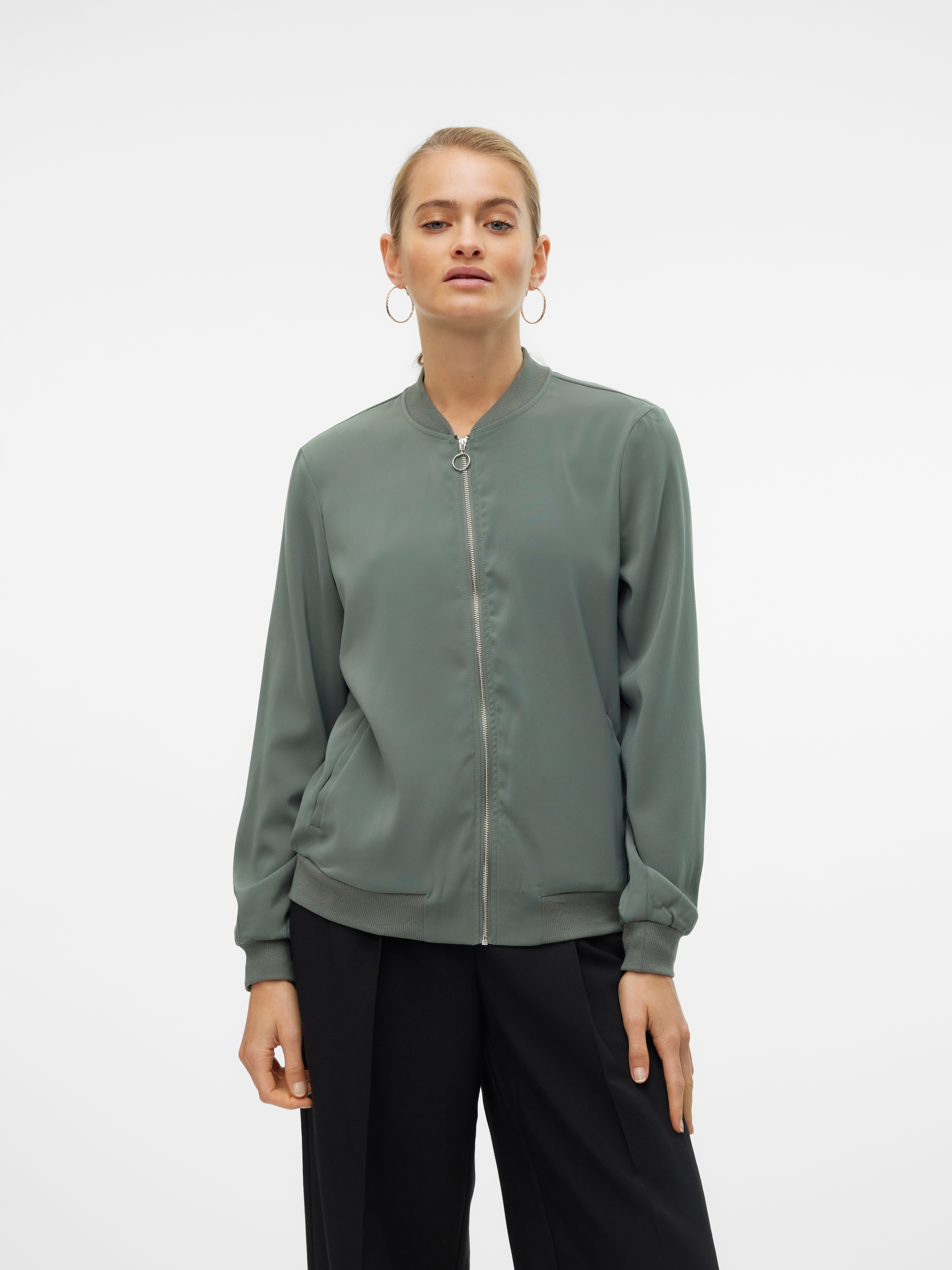 Vero Moda Veste courte »VMCONNY, leichte Jacke für den Übergang« seitliche Eingrifftaschen, Rippbündchen